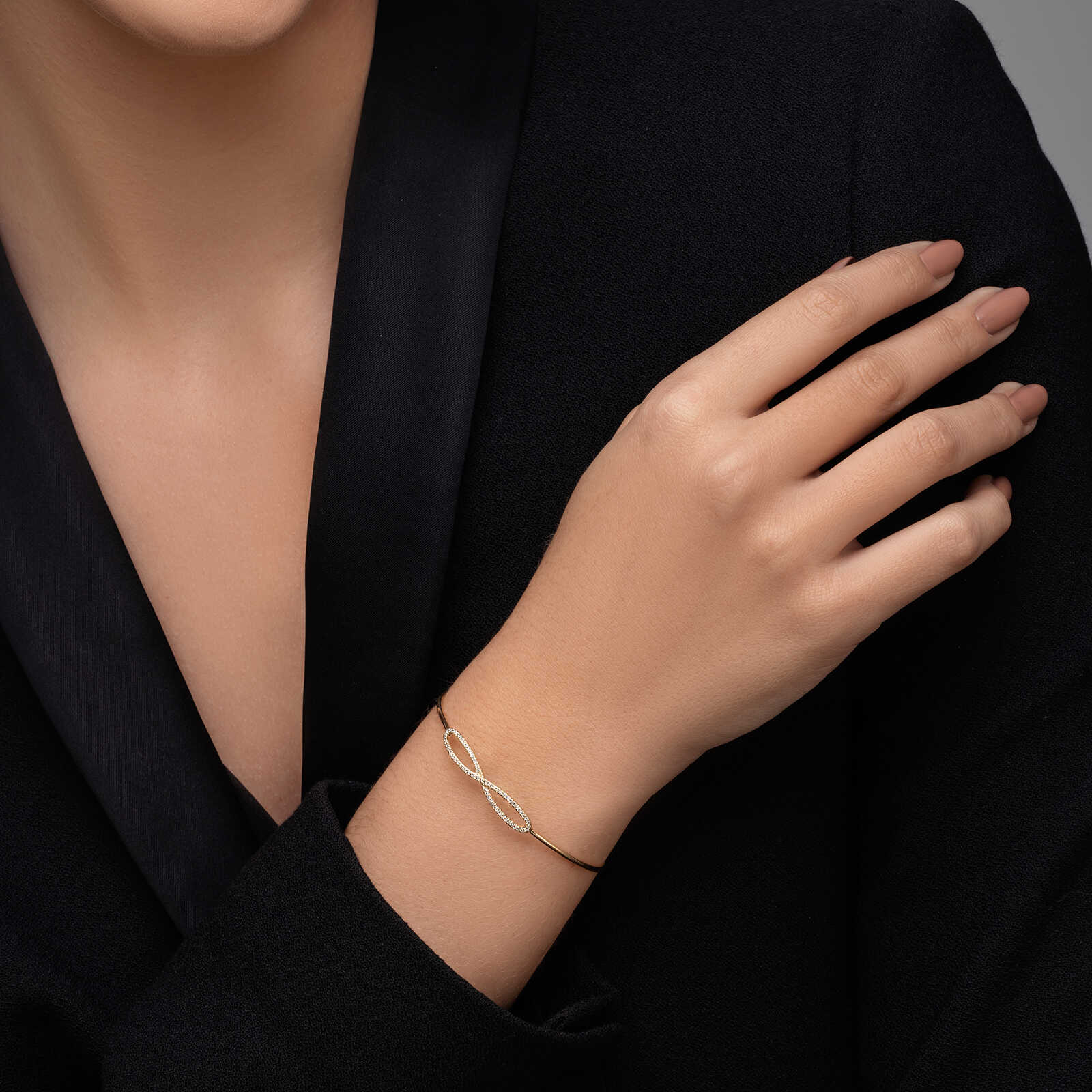 צמיד Infinite משובץ יהלומים