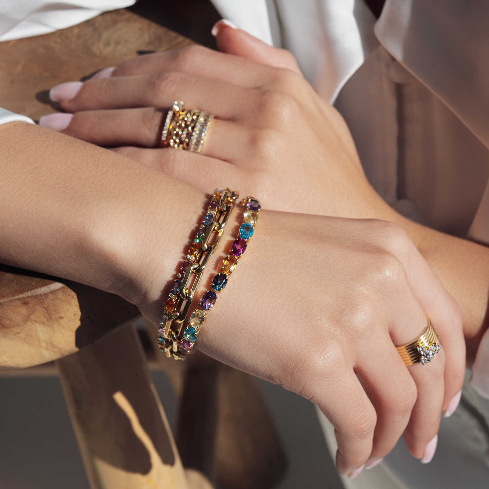 טבעת זהב סוליטר הנראית כשתי טבעות