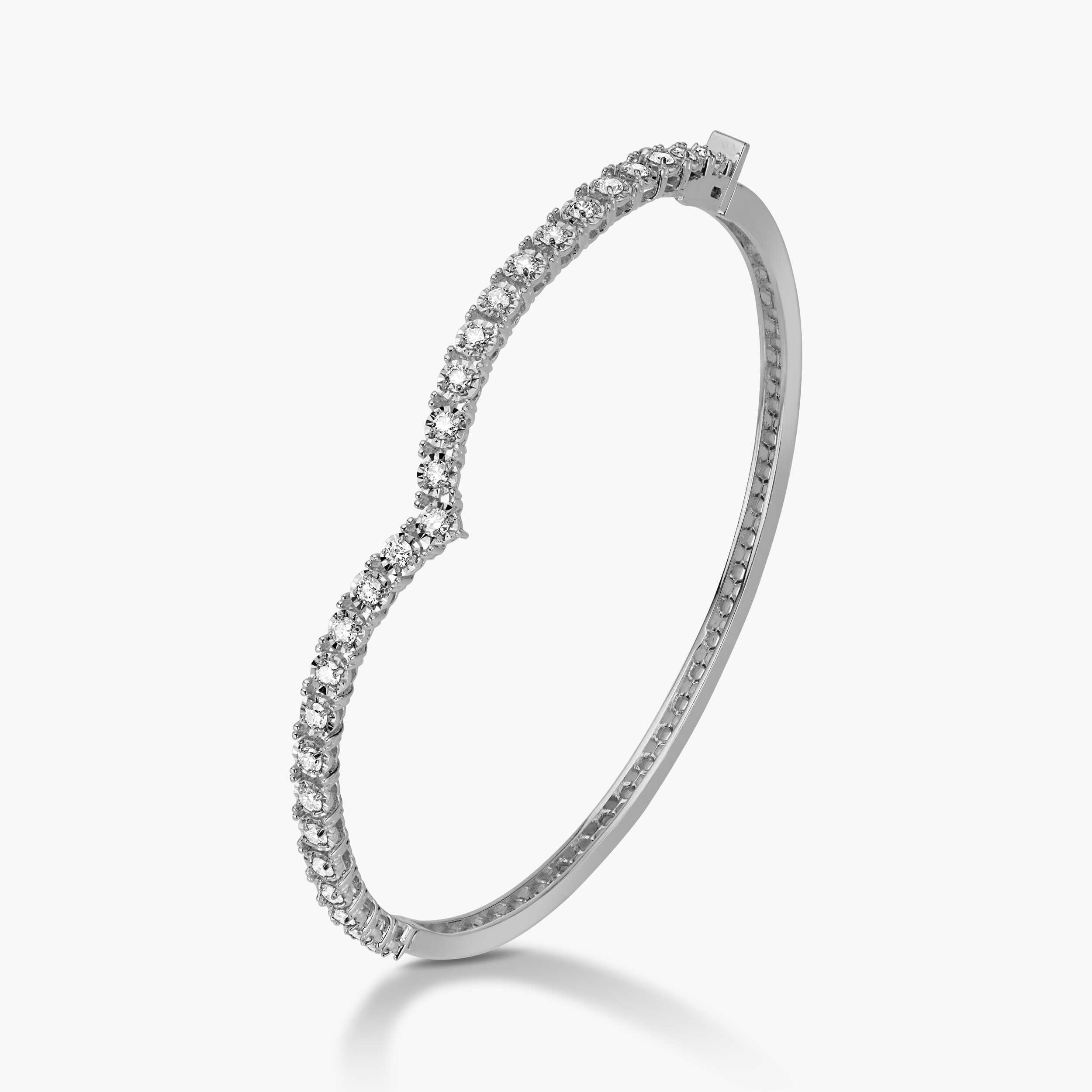 צמיד יהלומים קשיח בצורת לב