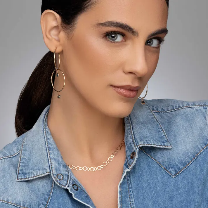 שרשרת זהב עם חוליות בצורת הספרה 8