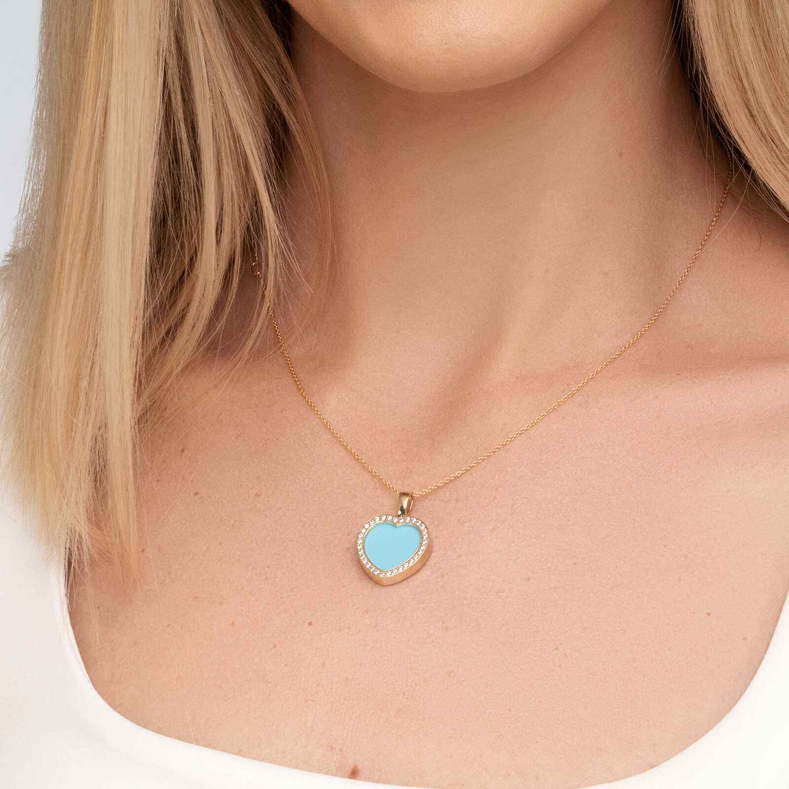 תליון לב זהב משובץ אבן טורקיז מוקפת זרקונים