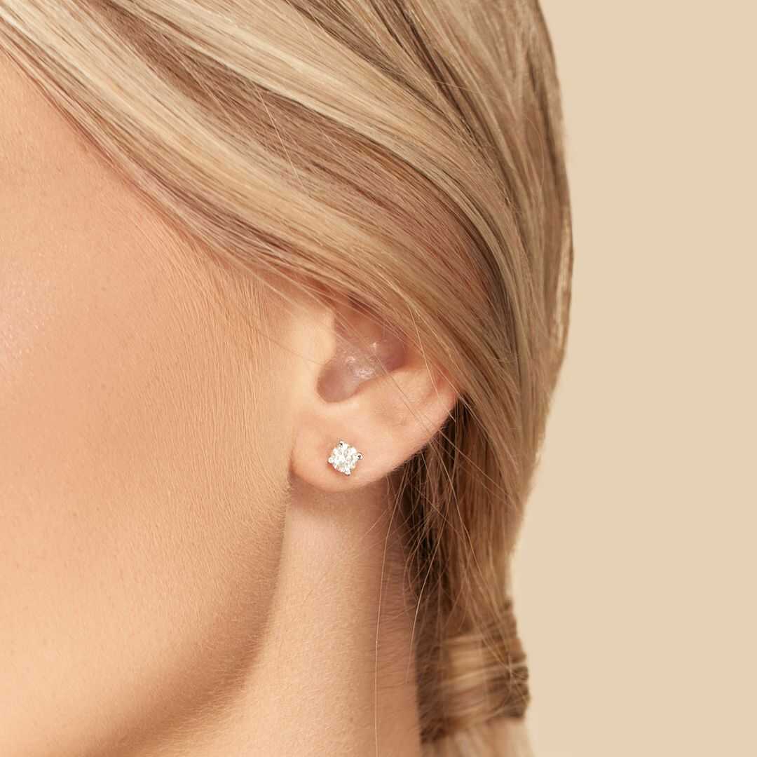 עגילי זהב סוליטר בשיבוץ יהלומים