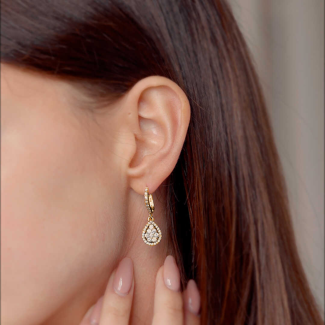 עגילי טיפה מזהב בשיבוץ יהלומים