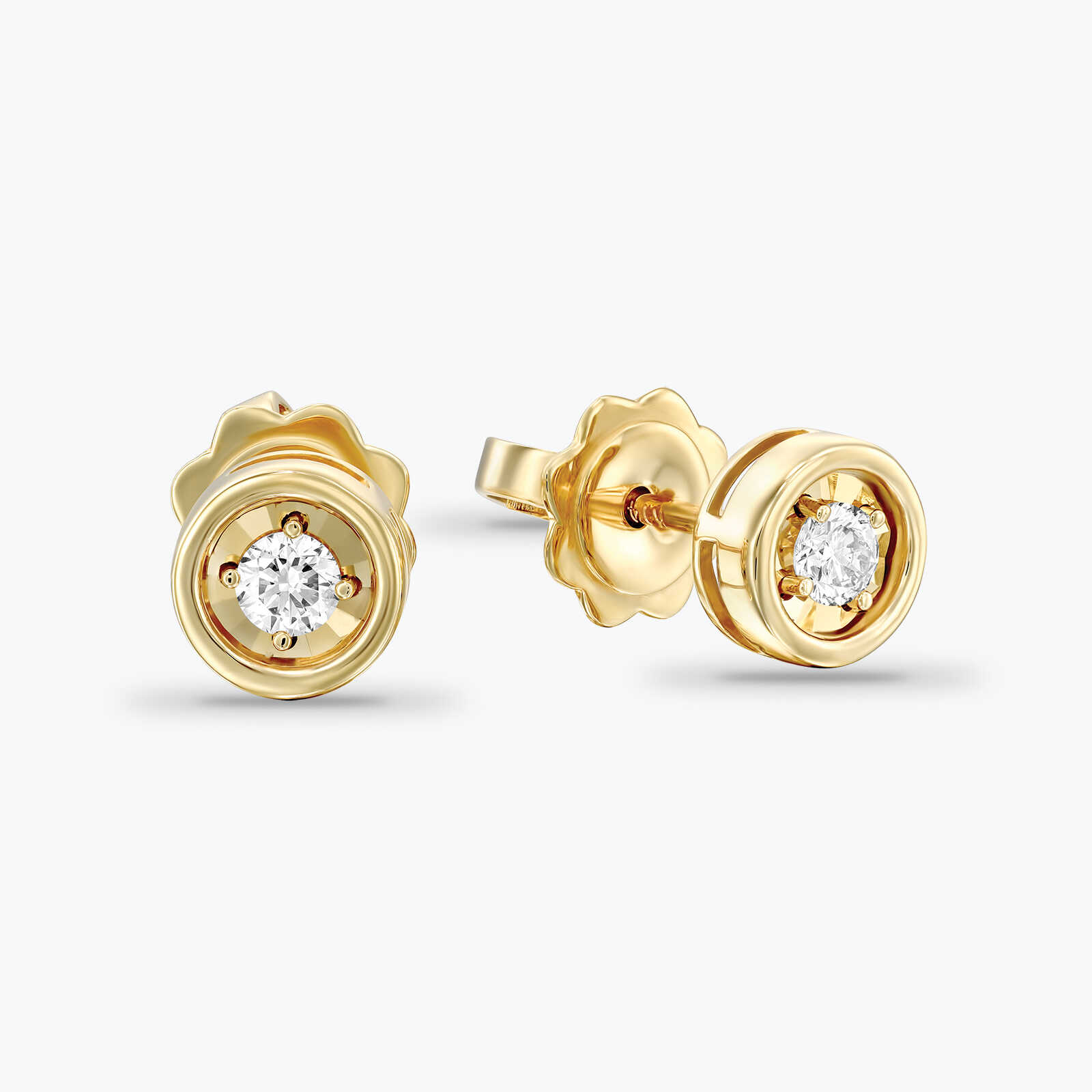 עגיל זהב סוליטר משובצים ביהלומים בקוטר 7 מ"מ