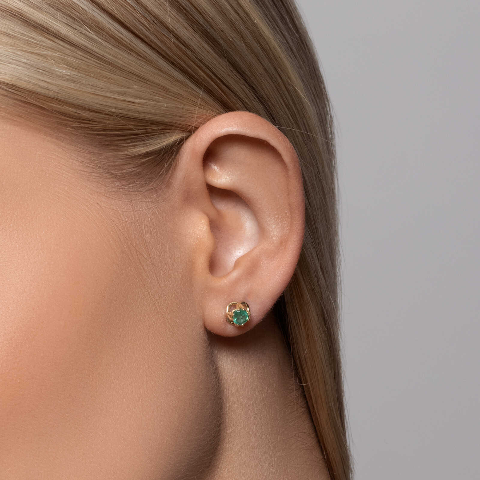 עגיל זהב משובצים אבני אמרלד