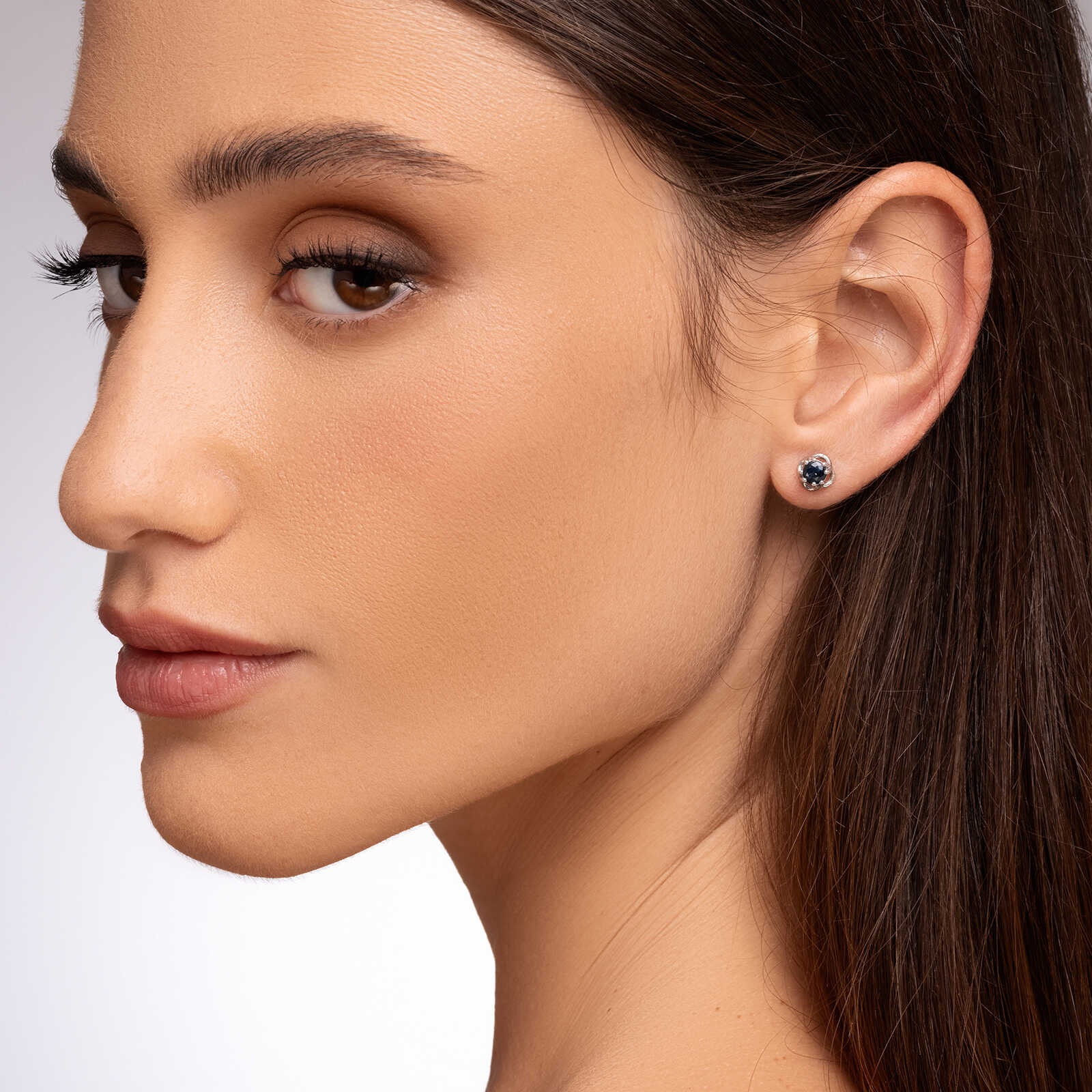 עגיל זהב משובצים אבני ספיר