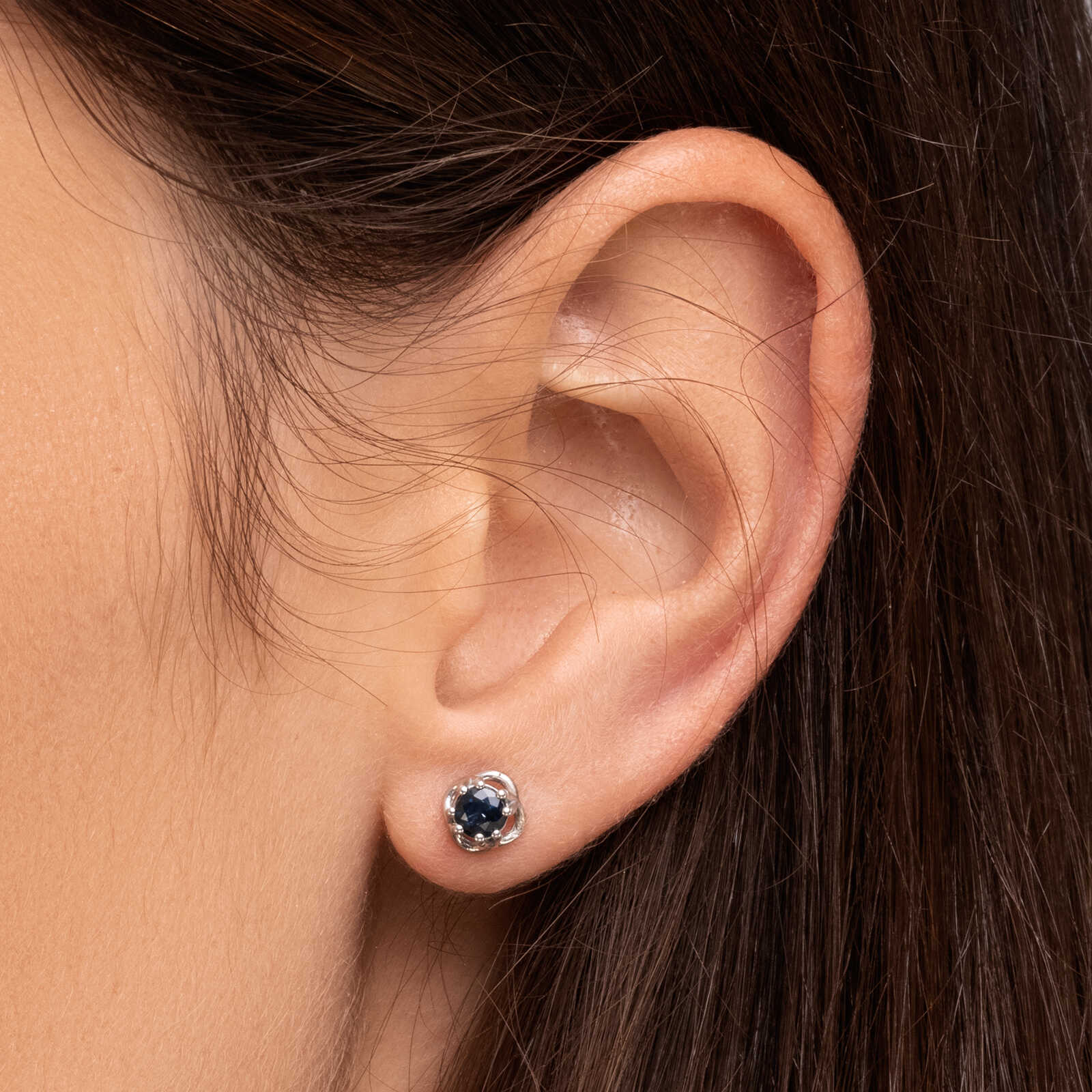 עגיל זהב משובצים אבני ספיר