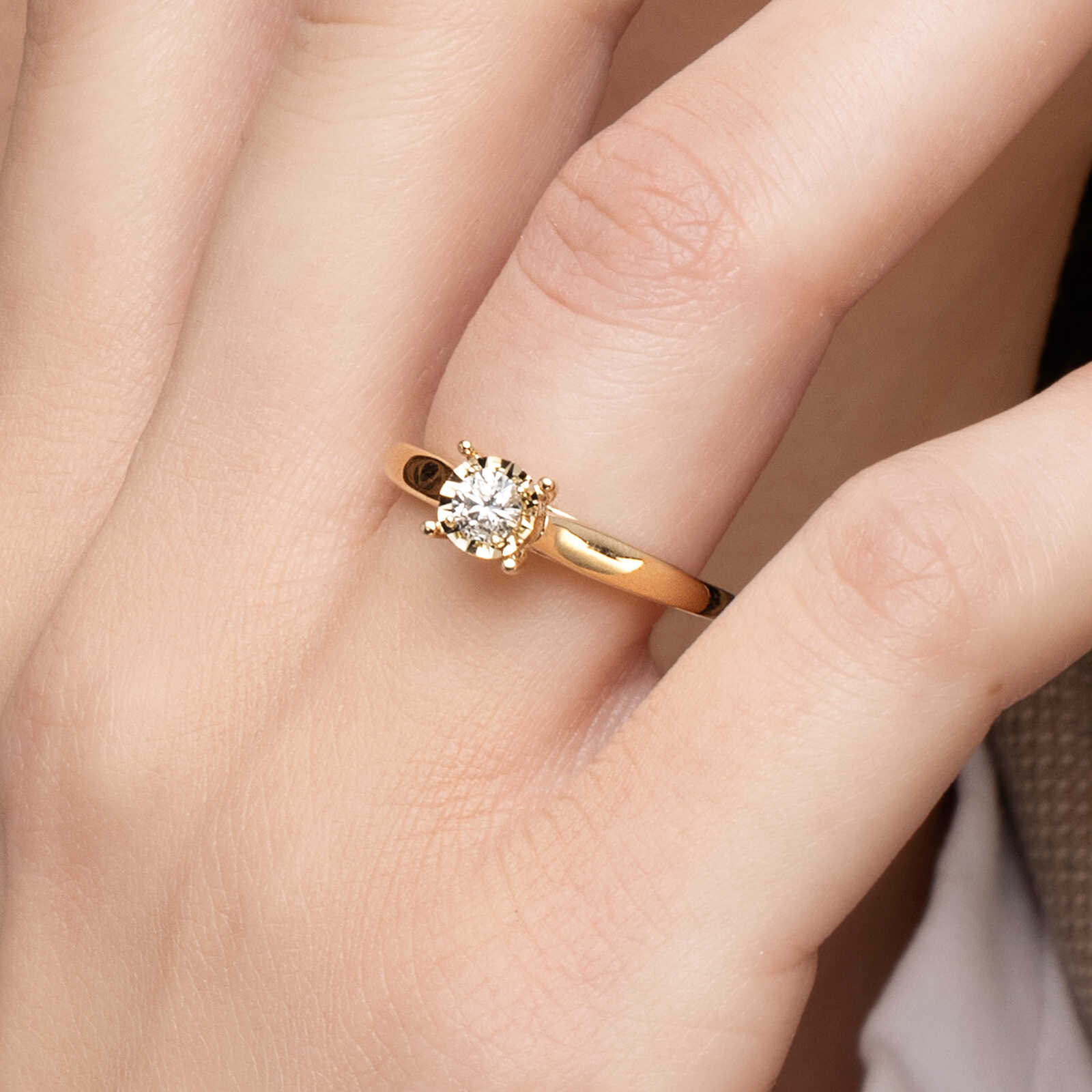 טבעת זהב סוליטר משובצת יהלום