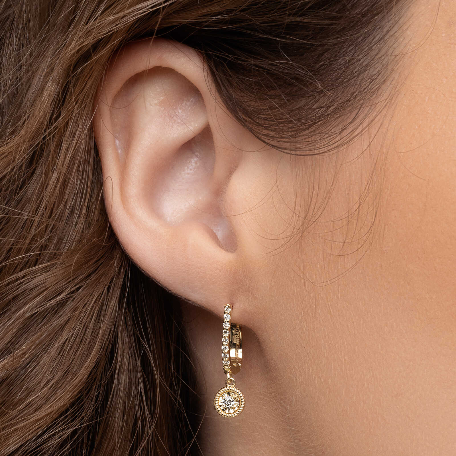 עגילי זהב תלוים משובצים יהלומים