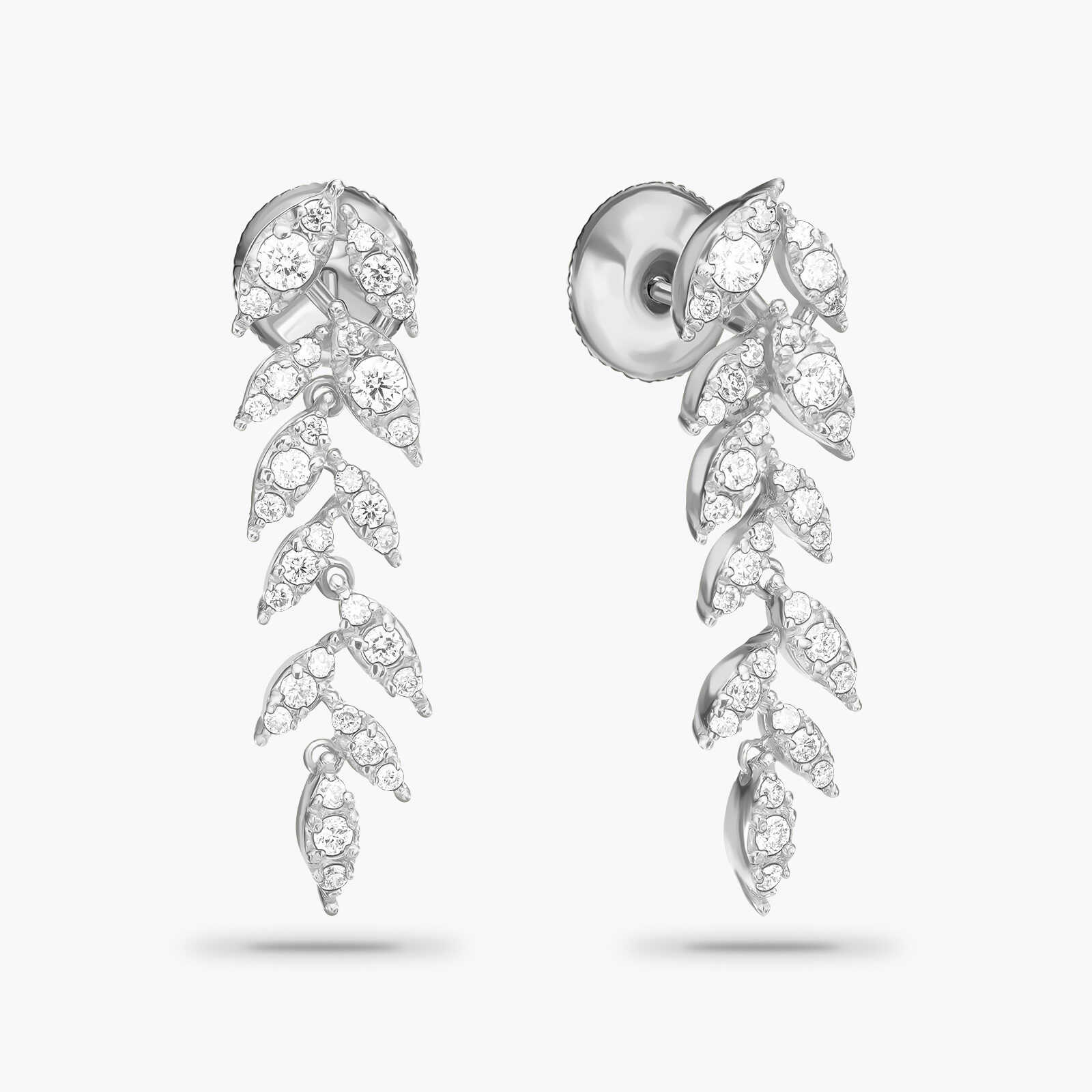 עגילי זהב המעוצבים כעלים המשובצים יהלומים