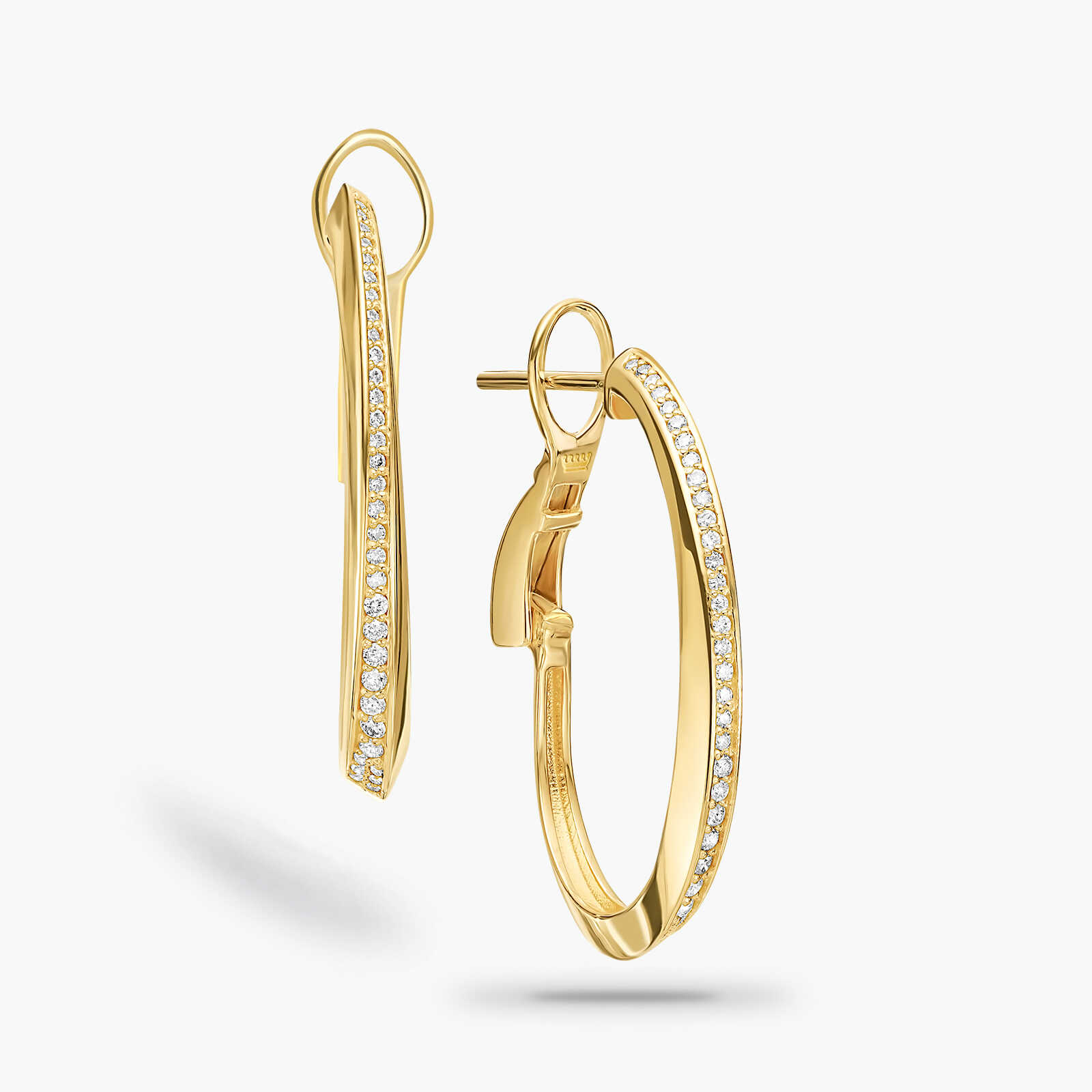 עגילי זהב המשובצים בתוכם ביהלומים