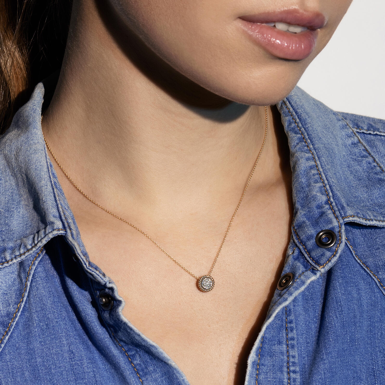 תליון זהב עגול משובץ יהלומים