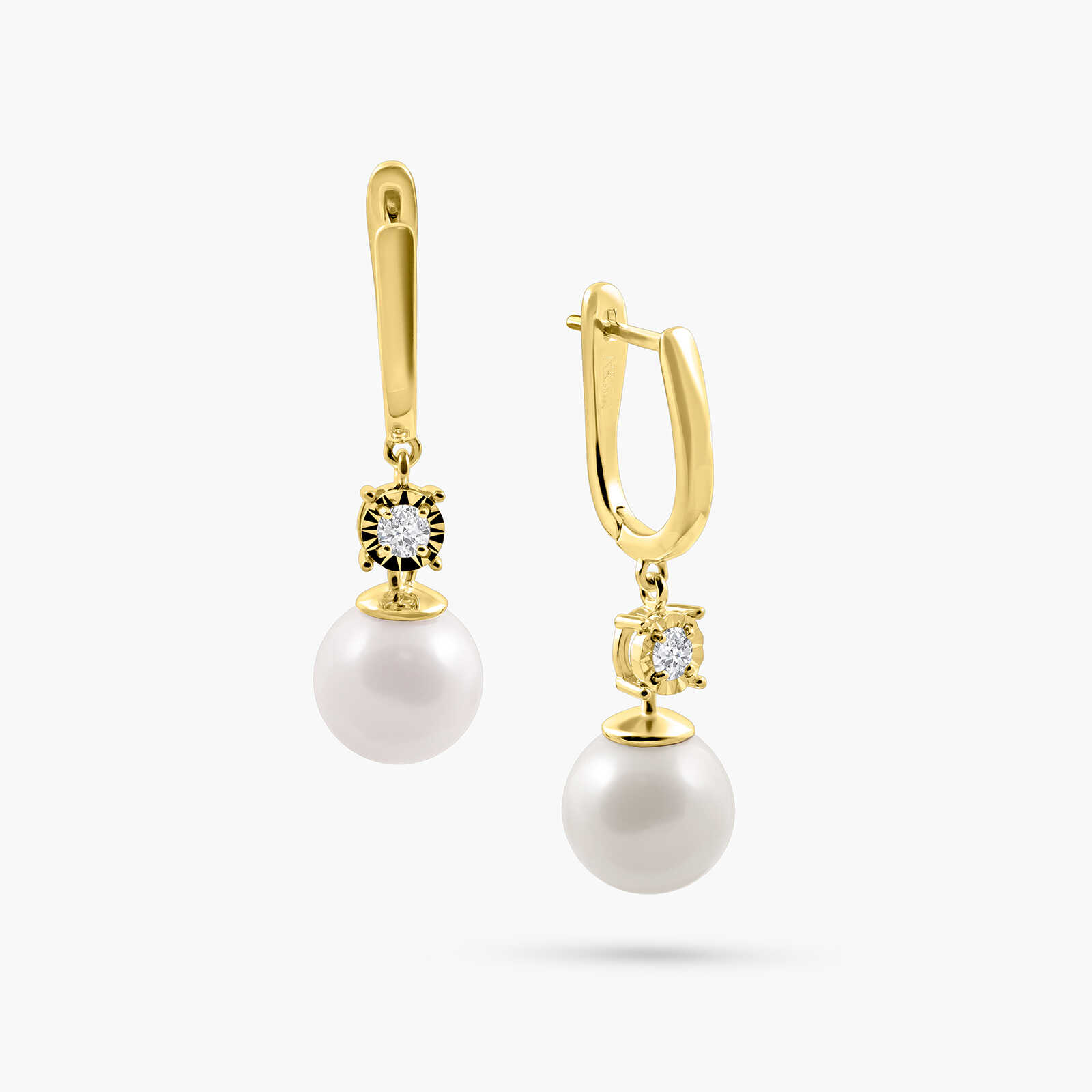 עגילי זהב משובצים פנינה ויהלום סוליטר