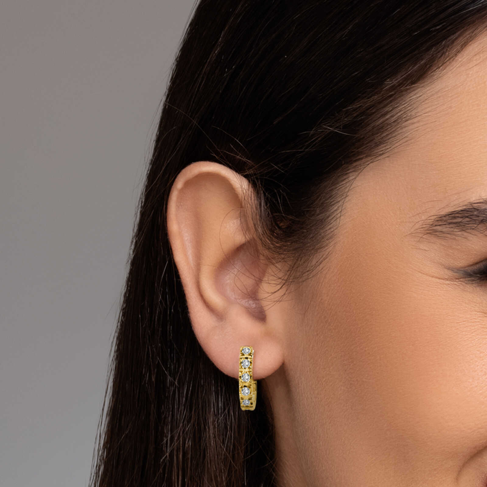 עגילי חישוק קמיל משובצים יהלומים