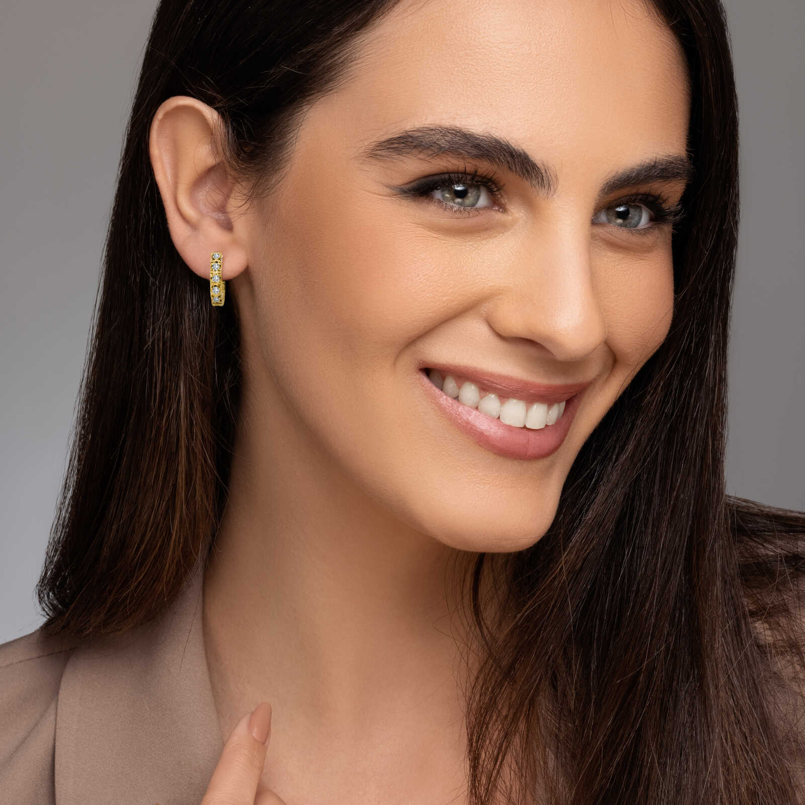 עגילי חישוק קמיל משובצים יהלומים