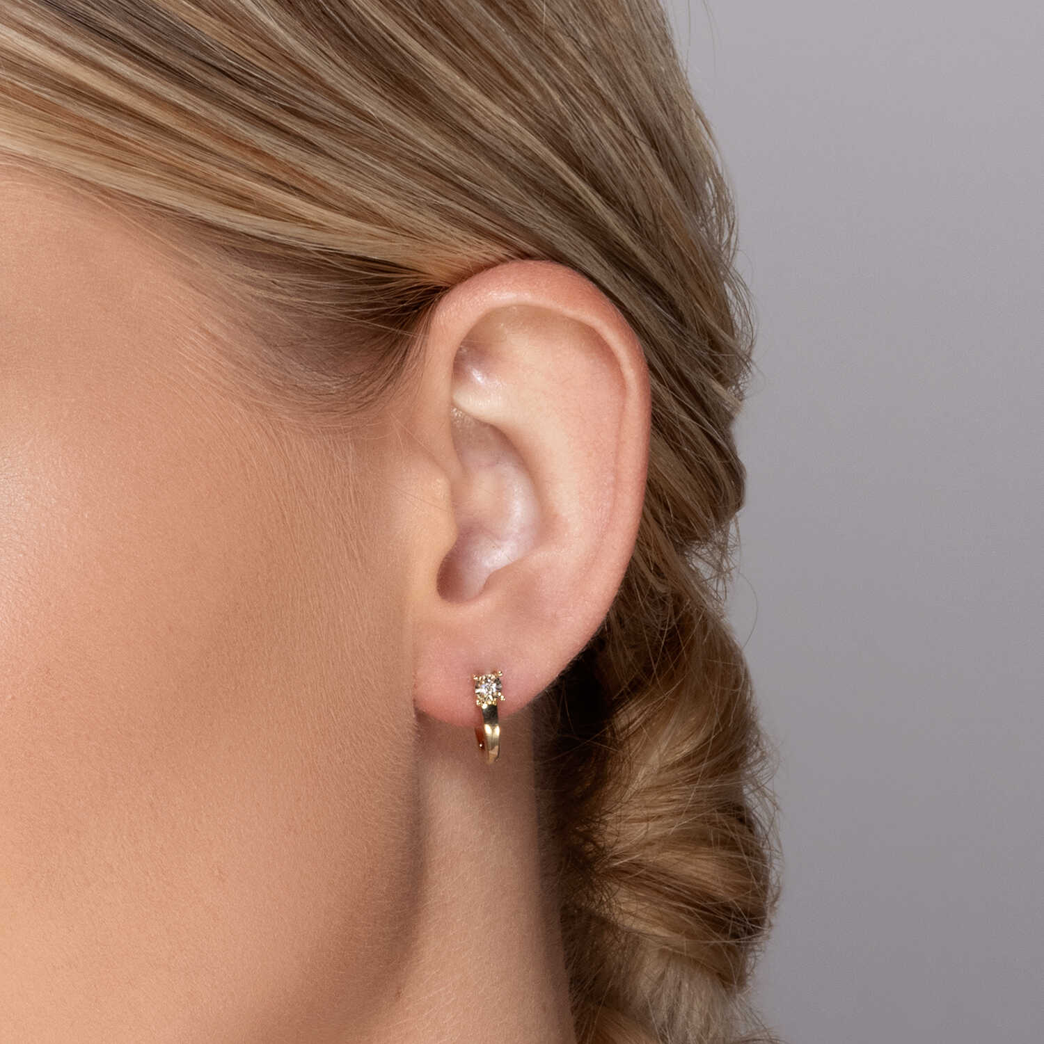 עגילי זהב תלויים משובצים יהלומים