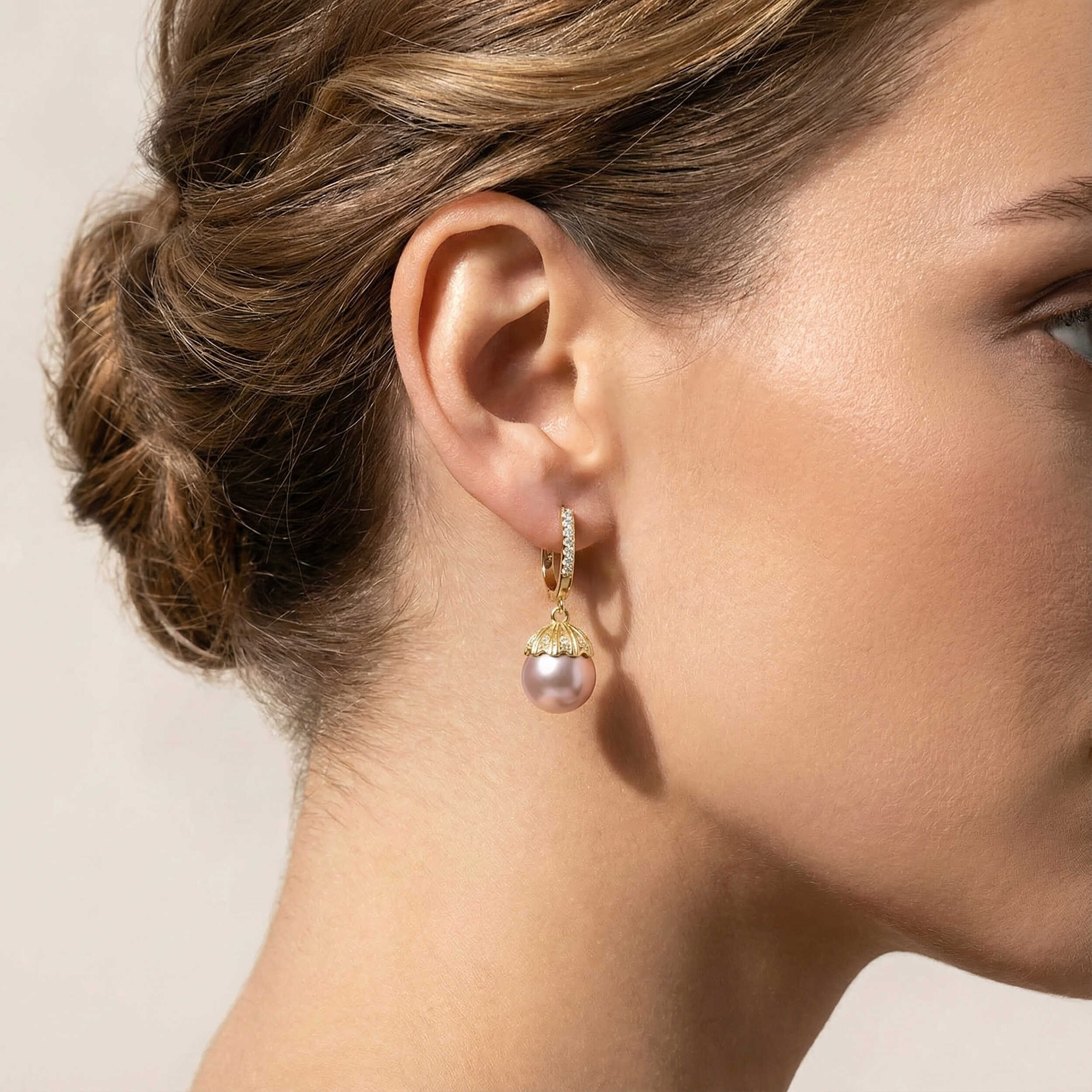 עגילי זהב משובצים פנינה ויהלומים