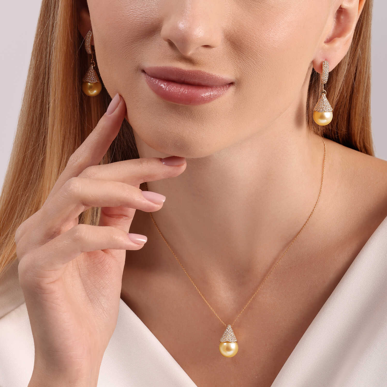 עגילי פנינה בשיבוץ יהלומים