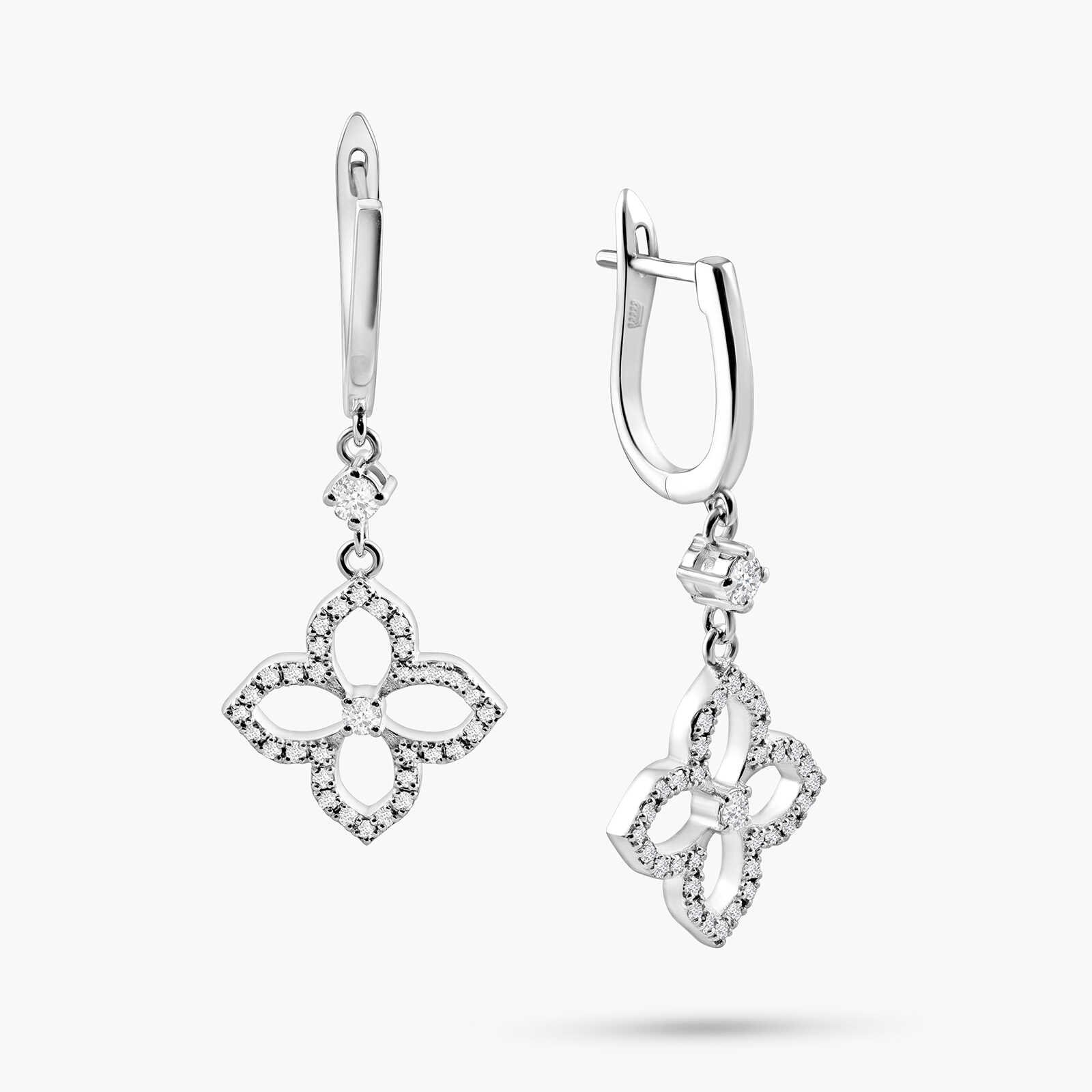 עגילי יהלומים בעיצוב פרח תלתן