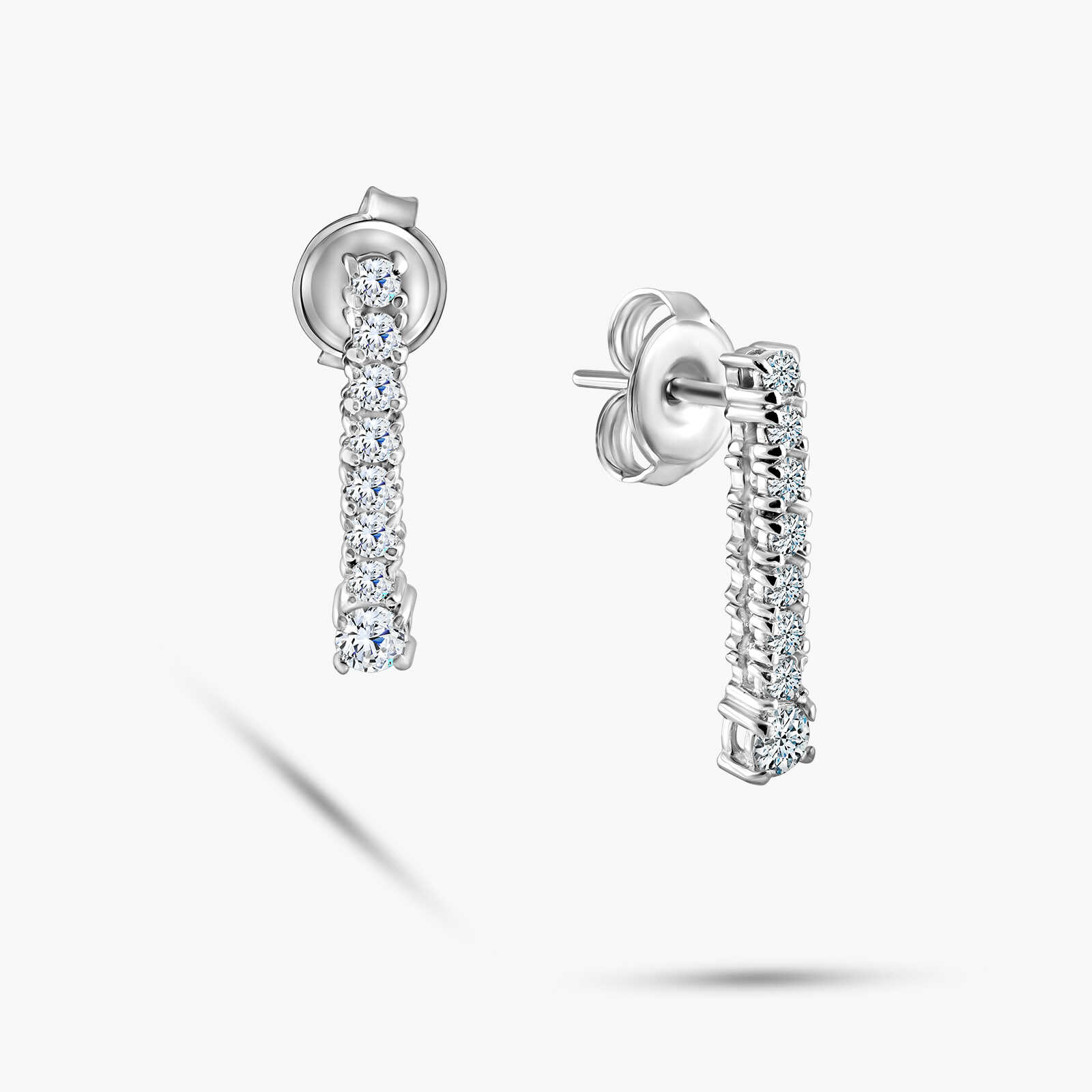 עגילי זהב ארוכים משובצים יהלומים טבעיים