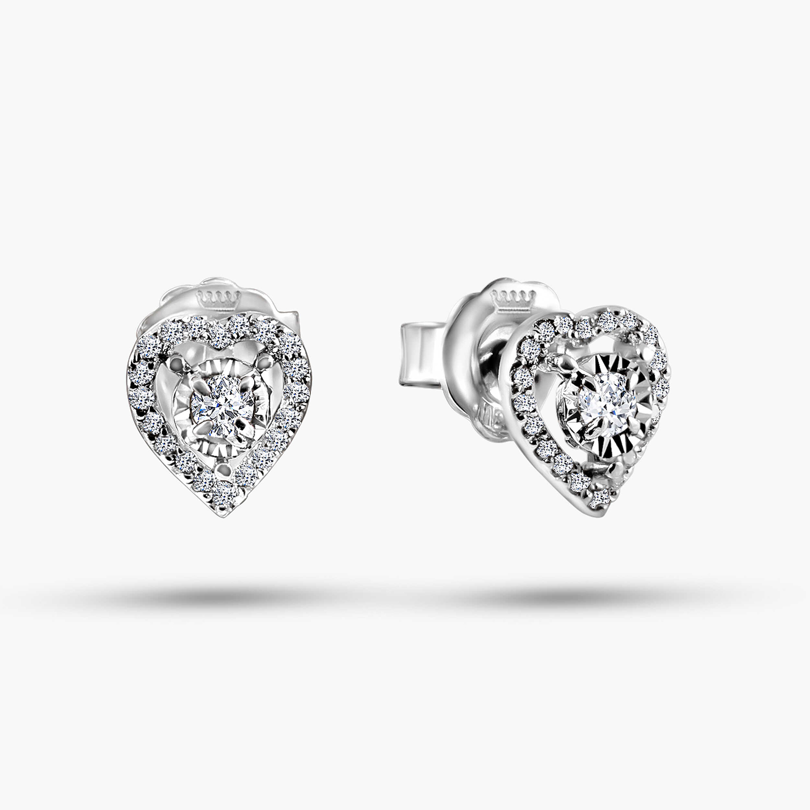 עגילי זהב לבן 14K משובצים יהלומים בצורת לב