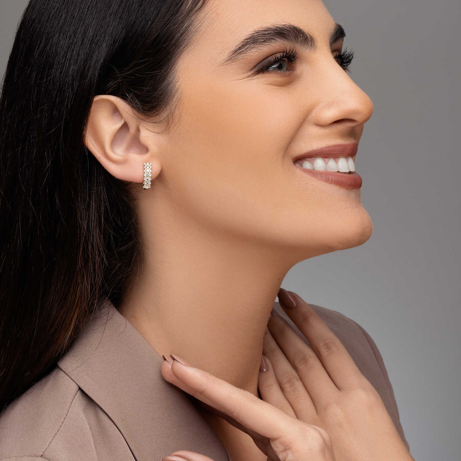 עגילי זהב בשיבוץ יהלומים