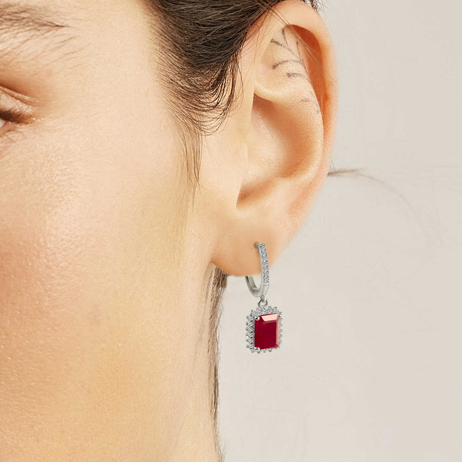 עגילי זהב משובצים רובי ויהלומים