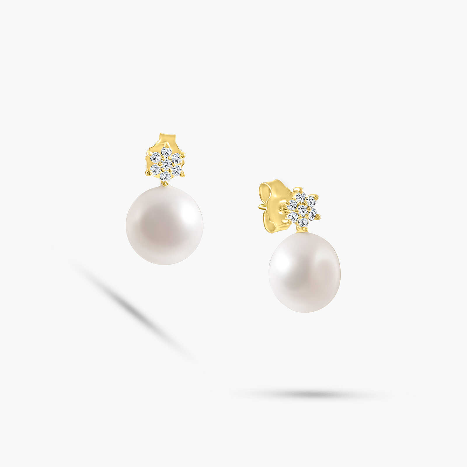 עגילי פנינה ויהלומים