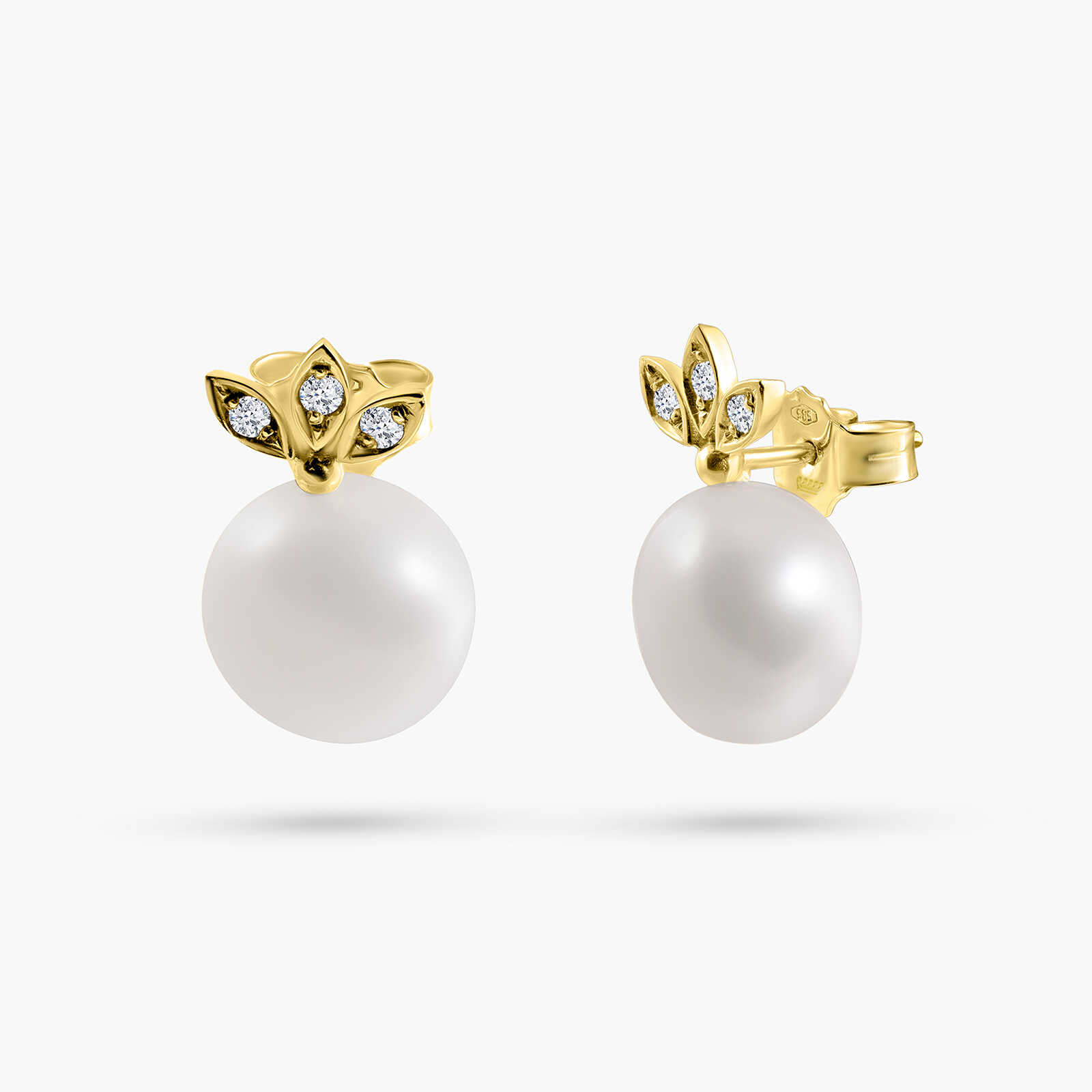 עגילי זהב בשיבוץ יהלומים ופנינה