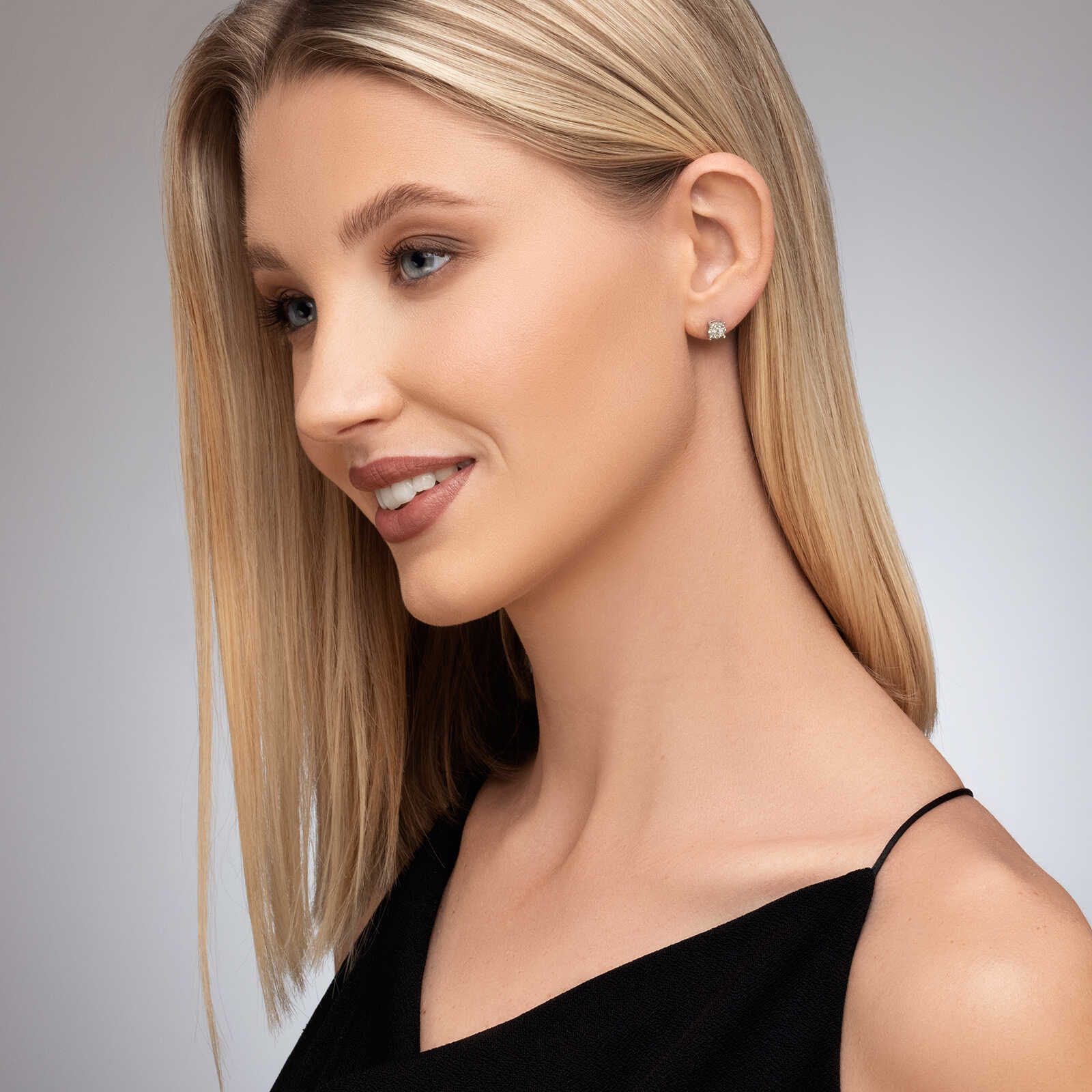 עגילי זהב משובצים פרח יהלומים בקוטר חצי ס"מ