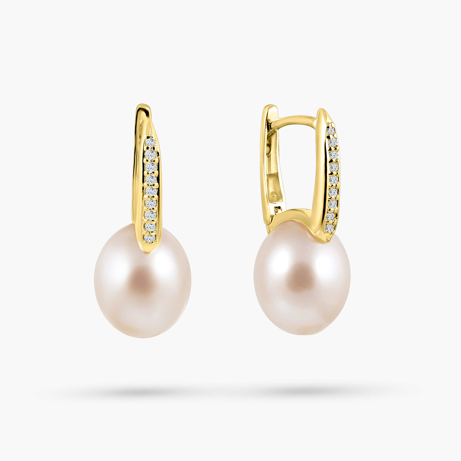 עגילי זהב 14K בעיצוב חישוק עם פנינה ויהלומים טבעיים