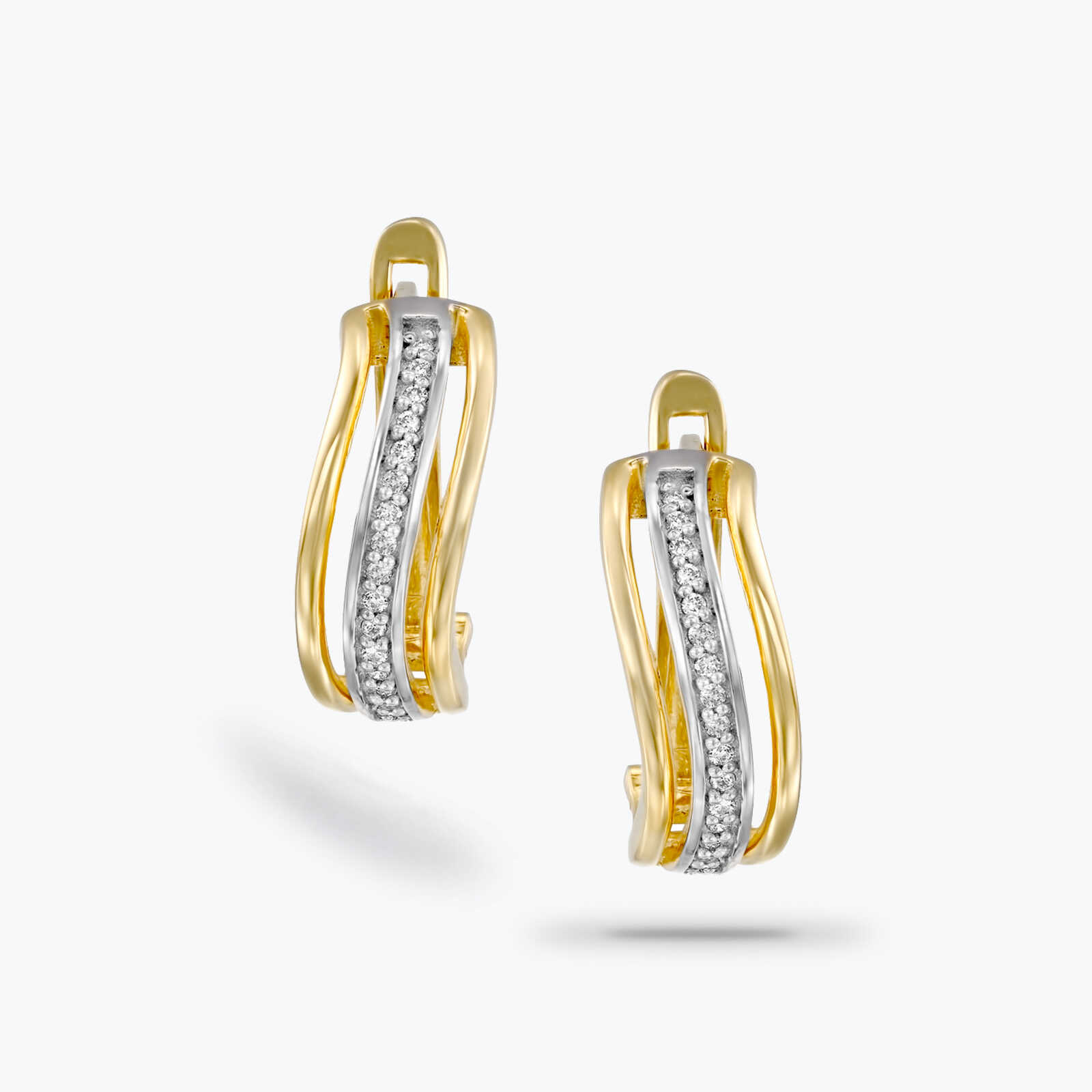 עגיל זהב 3 פסים בצורת גל עם יהלומים