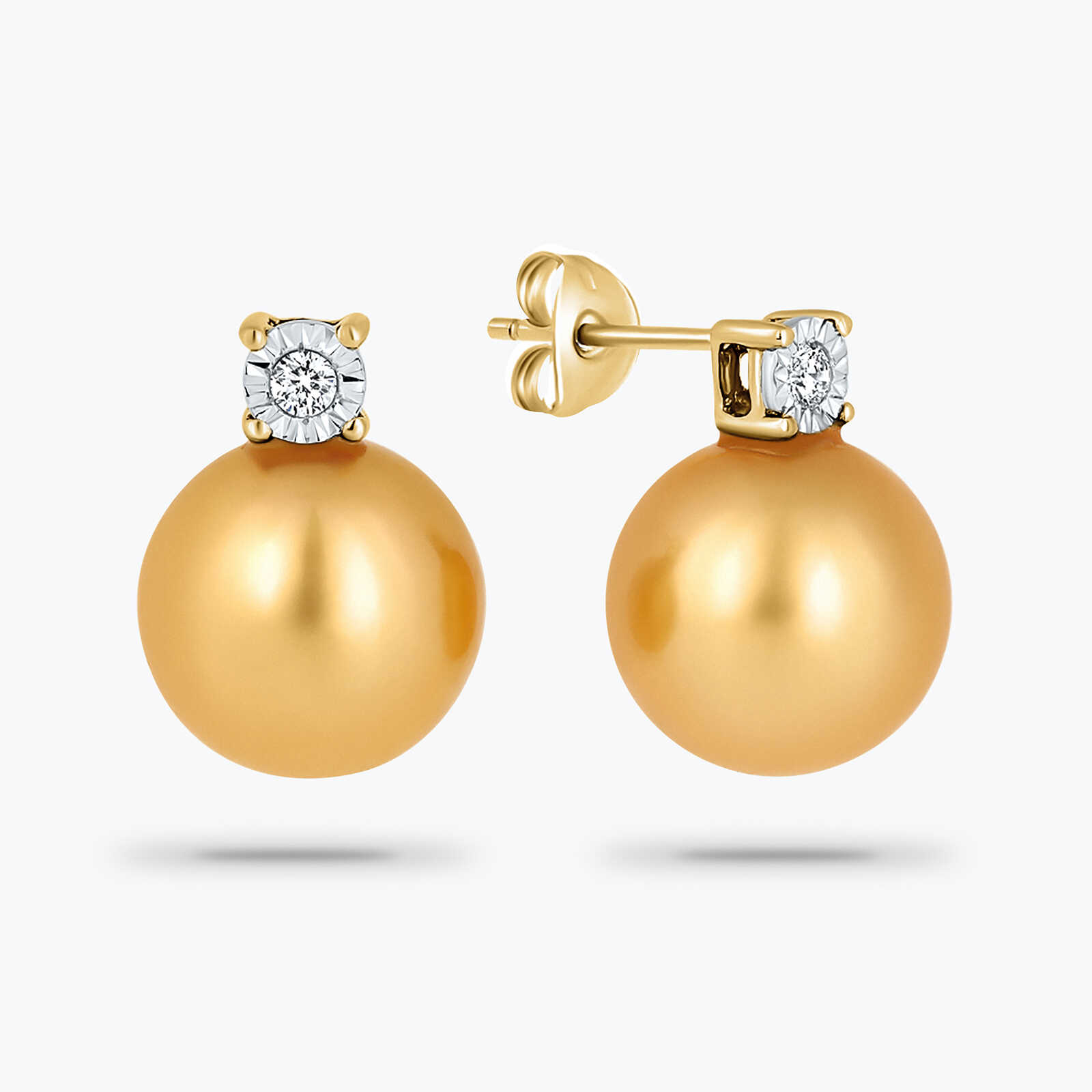 עגילי פנינים בגוון צהוב ובשיבוץ יהלום