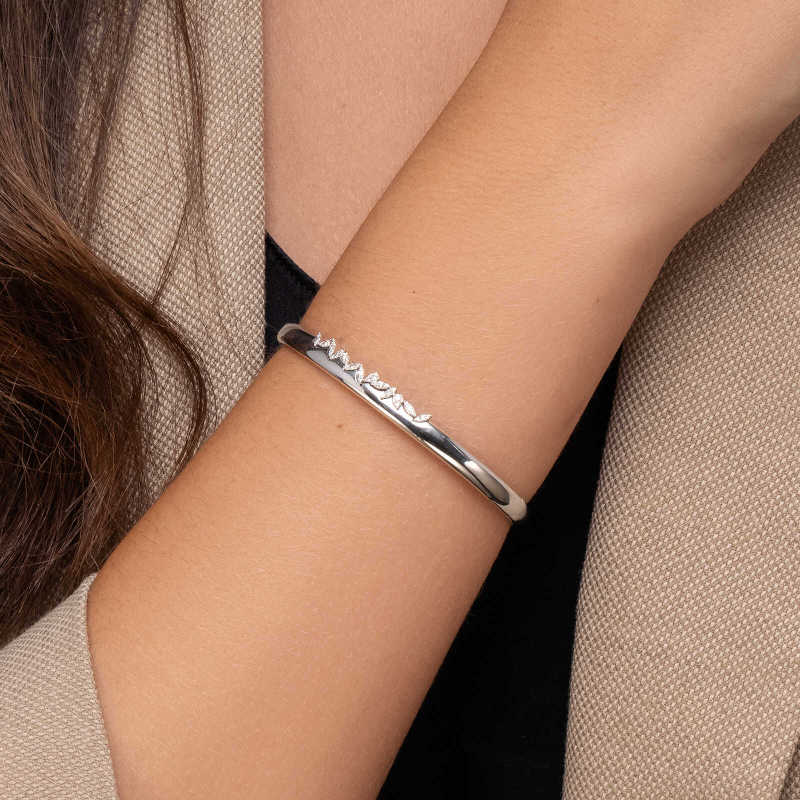 צמיד קשיח משובץ יהלומים