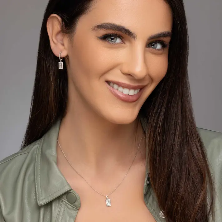 תליון זהב מלבני בשיבוץ יהלומים