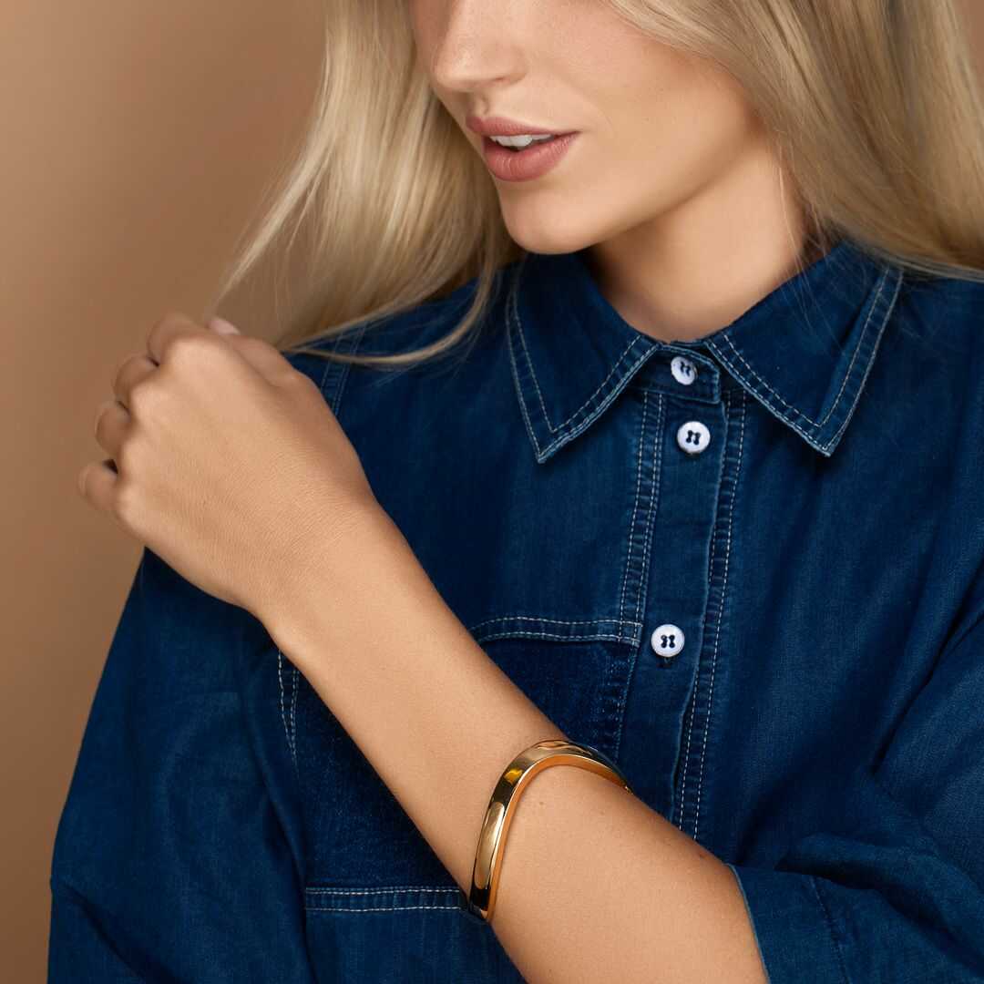 צמיד זהב בנגל בגימור מבריק בקוטר  6 ס"מ