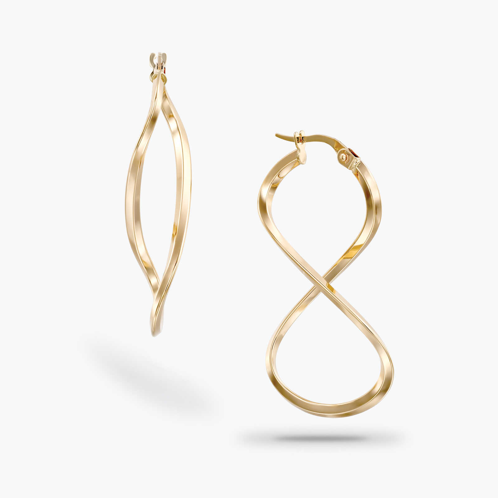 עגיל זהב בצורת אינפיניטי המסמלת אינסוף