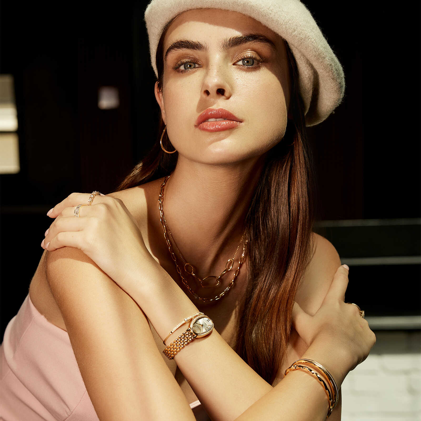 צמיד קשיח משובץ יהלומים נוצצים