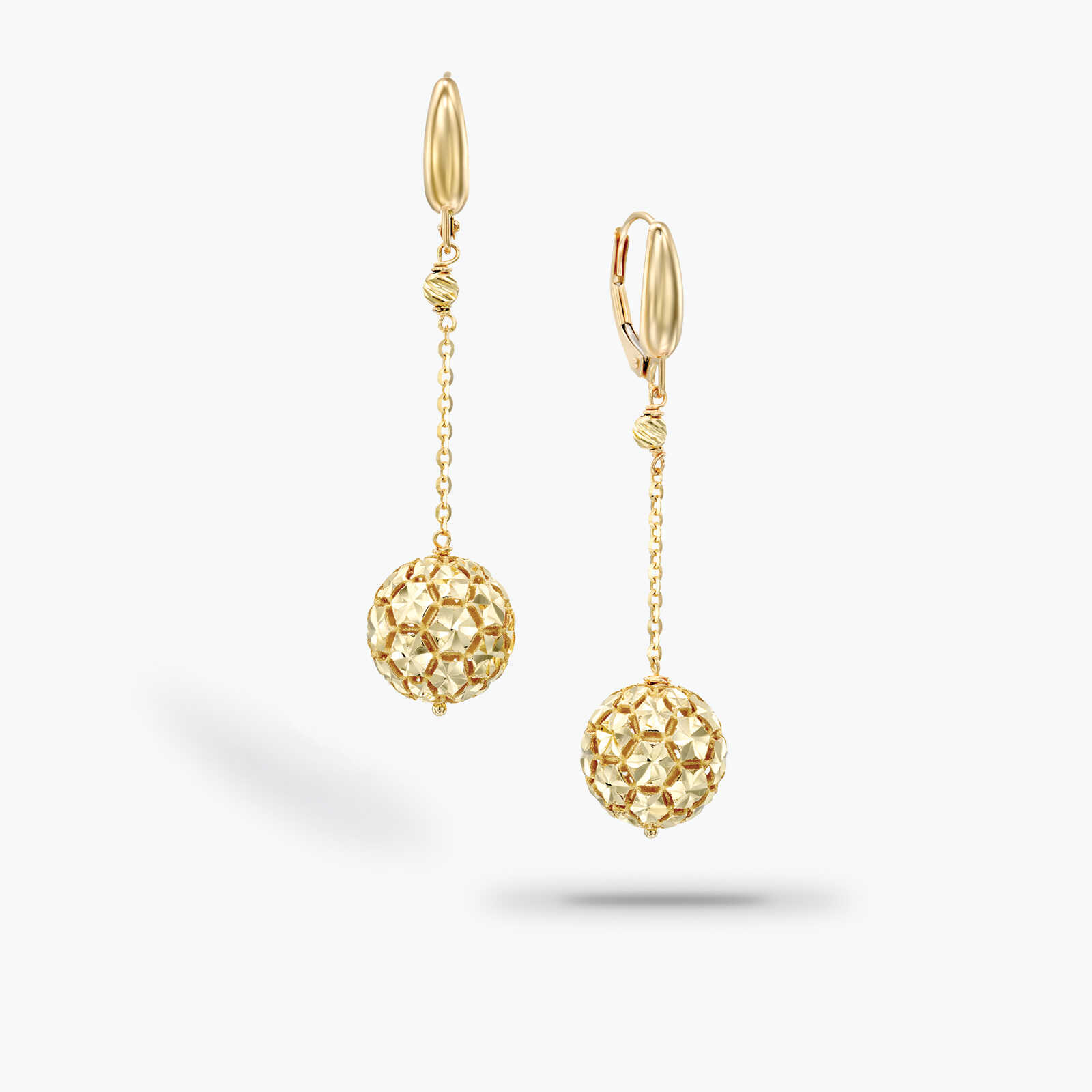 עגילים עם כדורים