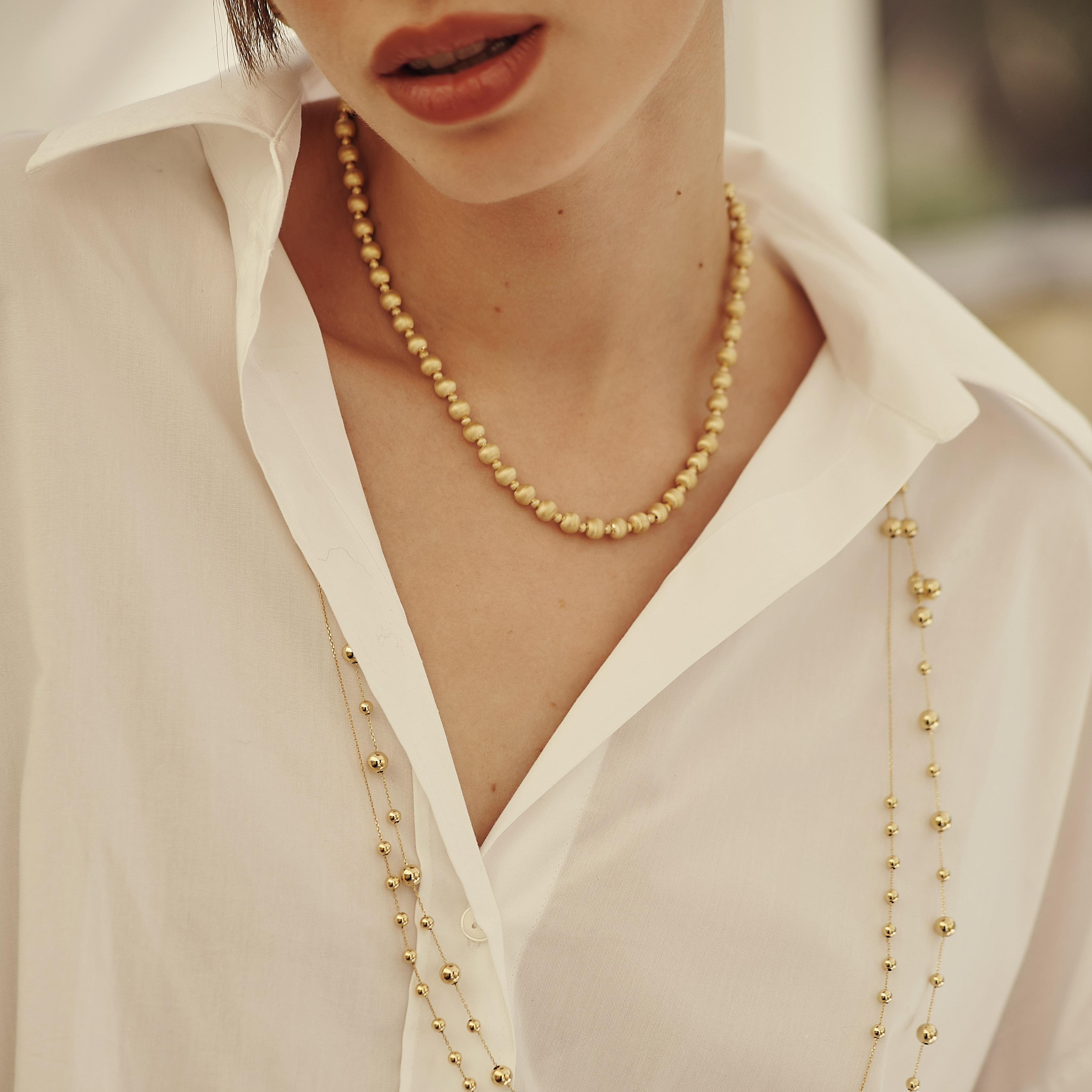 שרשרת כדוריות זהב ארוכה באורך מטר