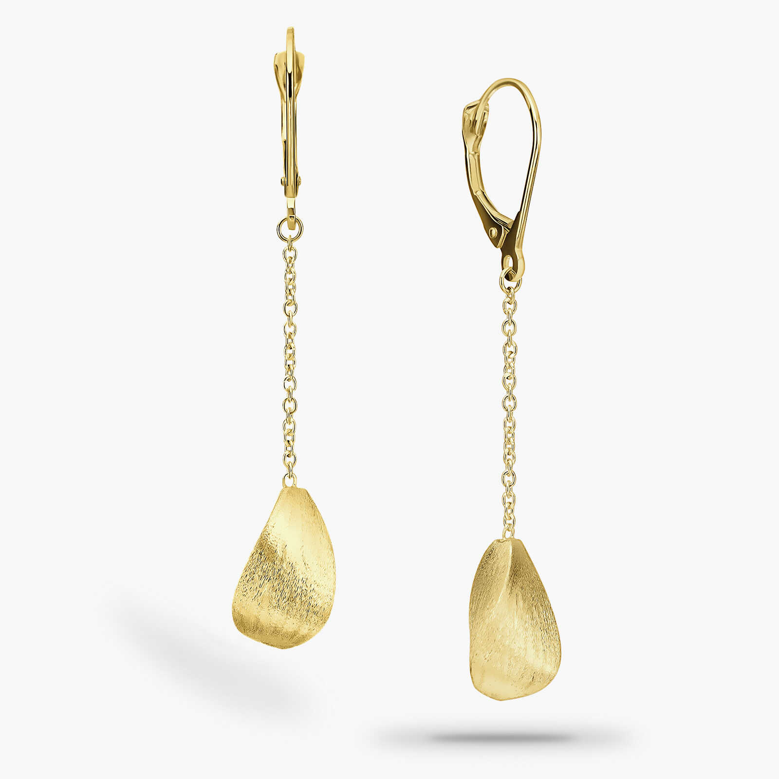 עגילי זהב עם חלוקי נחל מוזהבים בגימור מט ובאורך 4.8 ס"מ