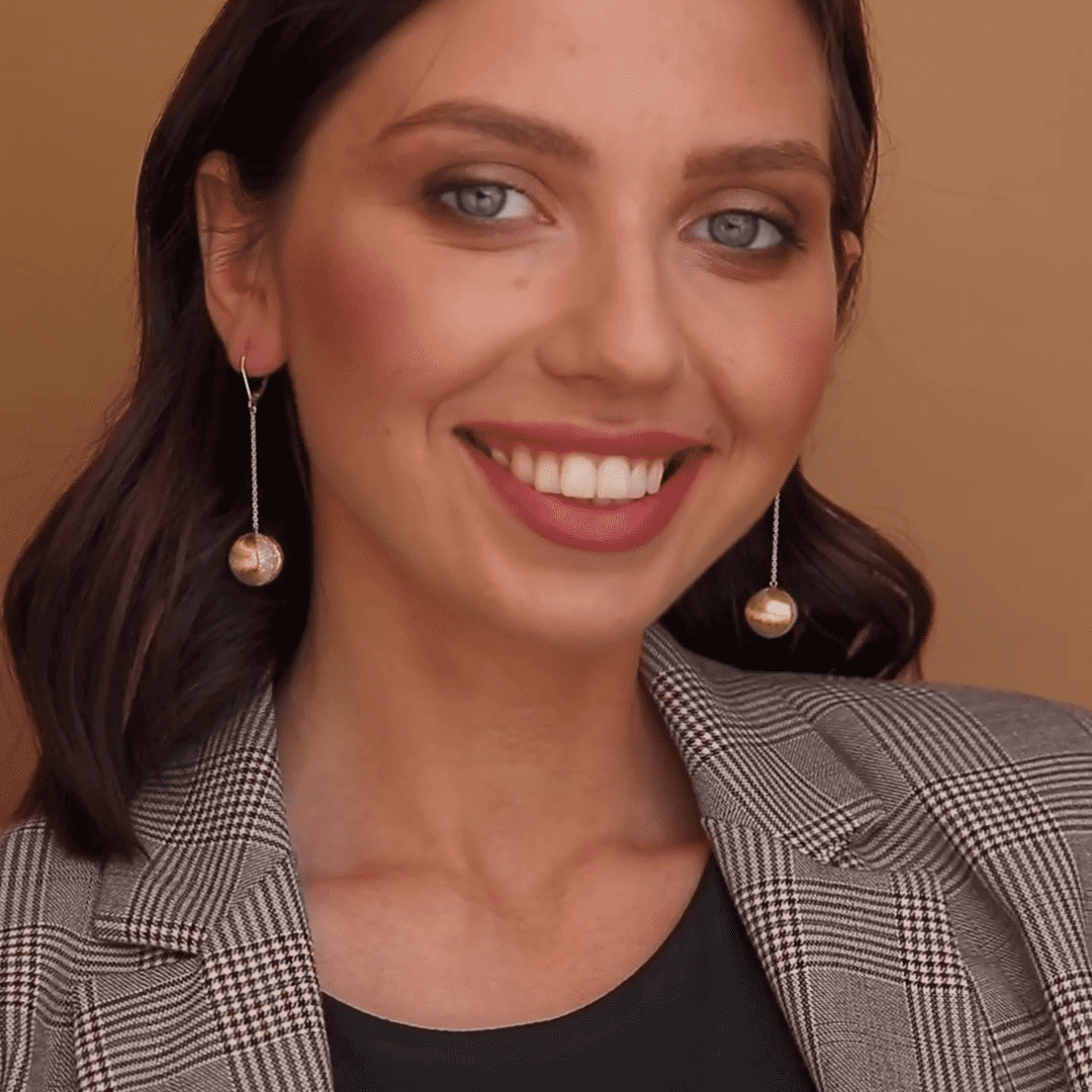 עגילי  כדורי זהב בגימור מט באורך 6 ס"מ