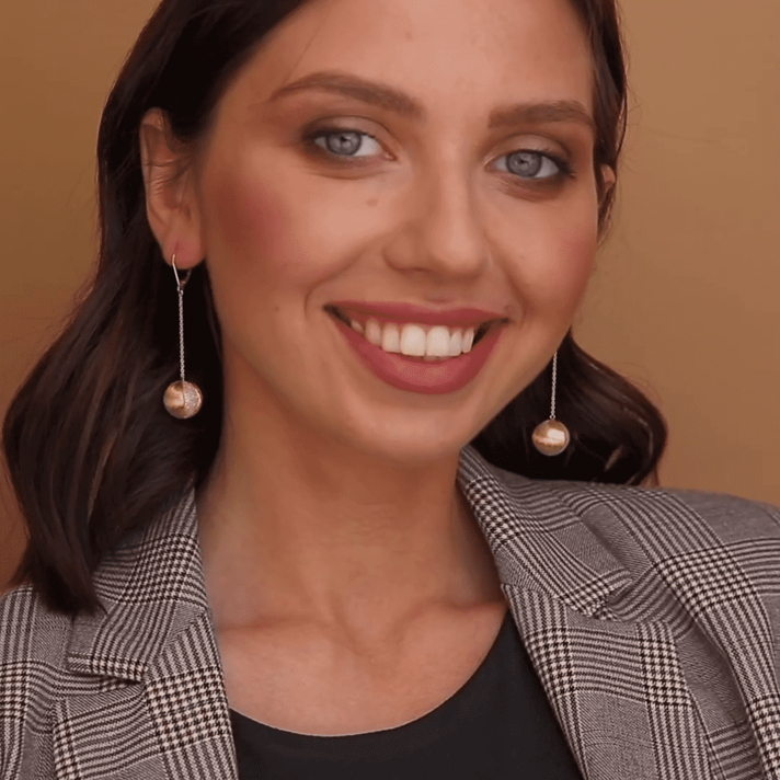 עגילי  כדורי זהב בגימור מט באורך 6 ס"מ