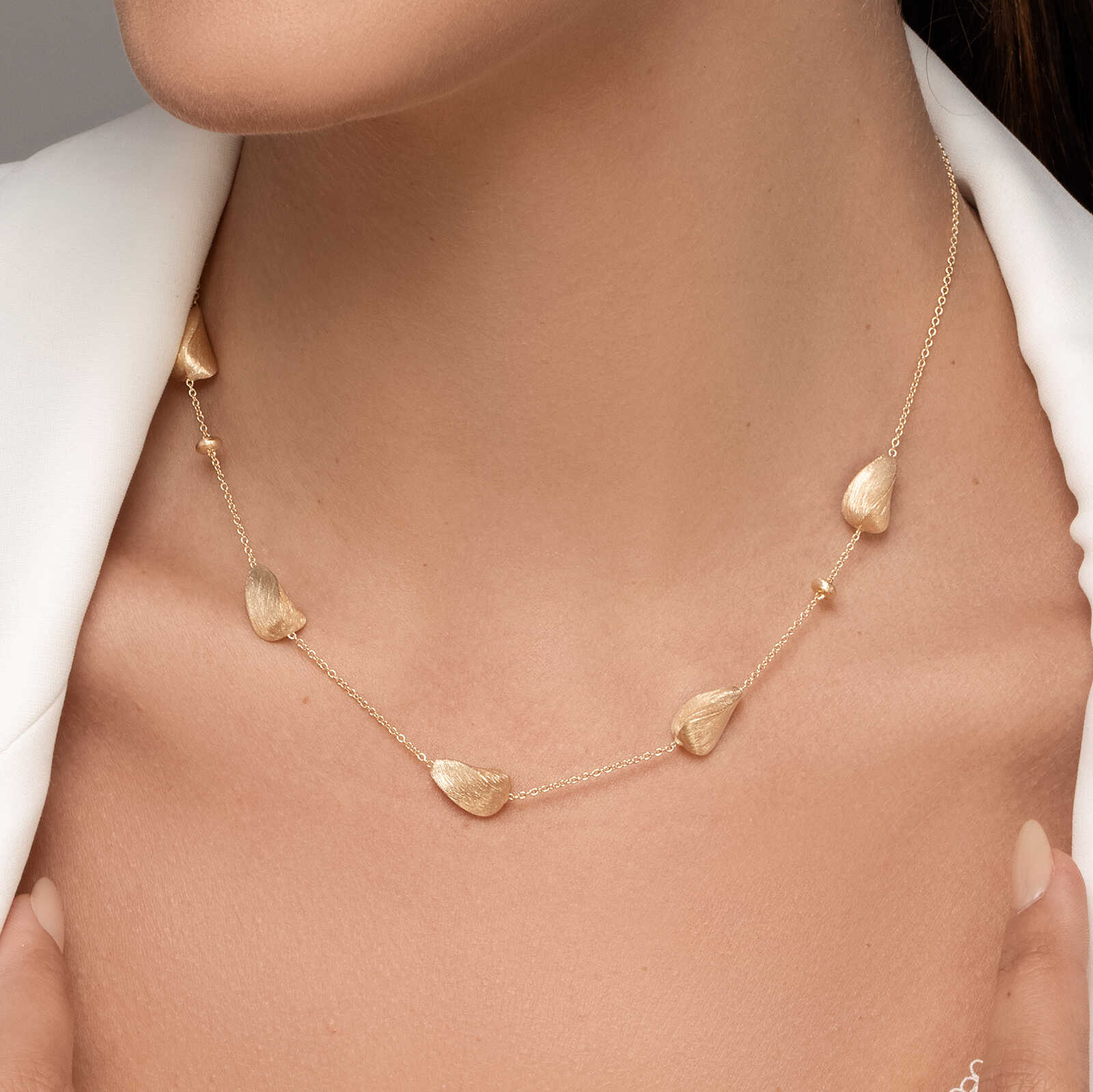 שרשרת זהב מט עם טיפות זהב וציפוי קריסטלים