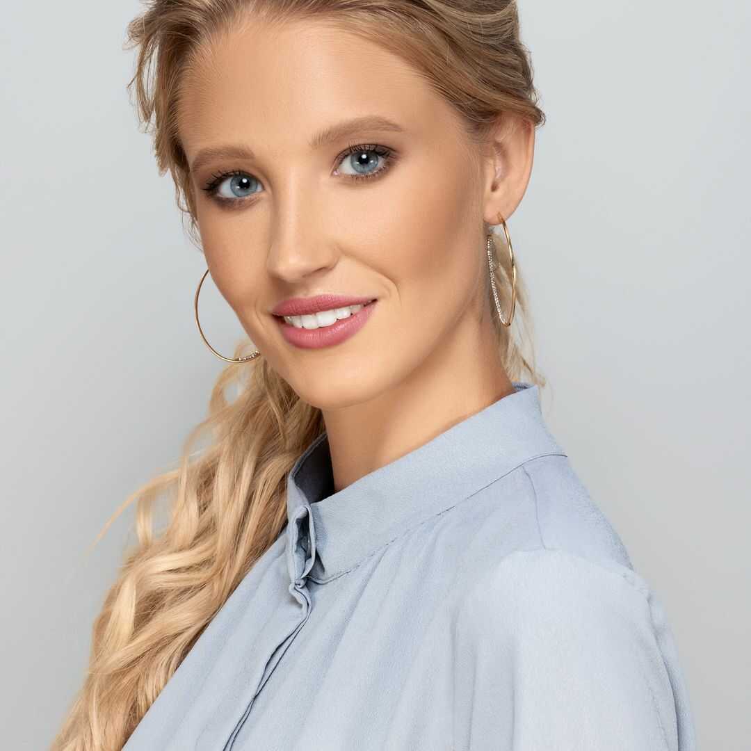 עגילי זהב אליפסיים משובצים בזירקונים בצידם הפנימי