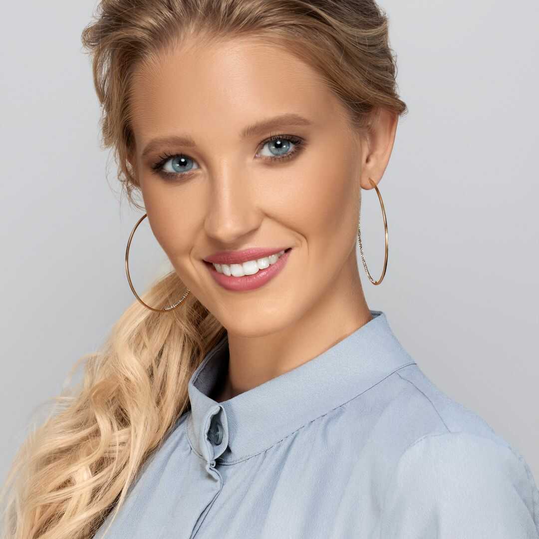 עגילי זהב אליפסיים גדולים משובצים בזירקונים בצידם הפנימי