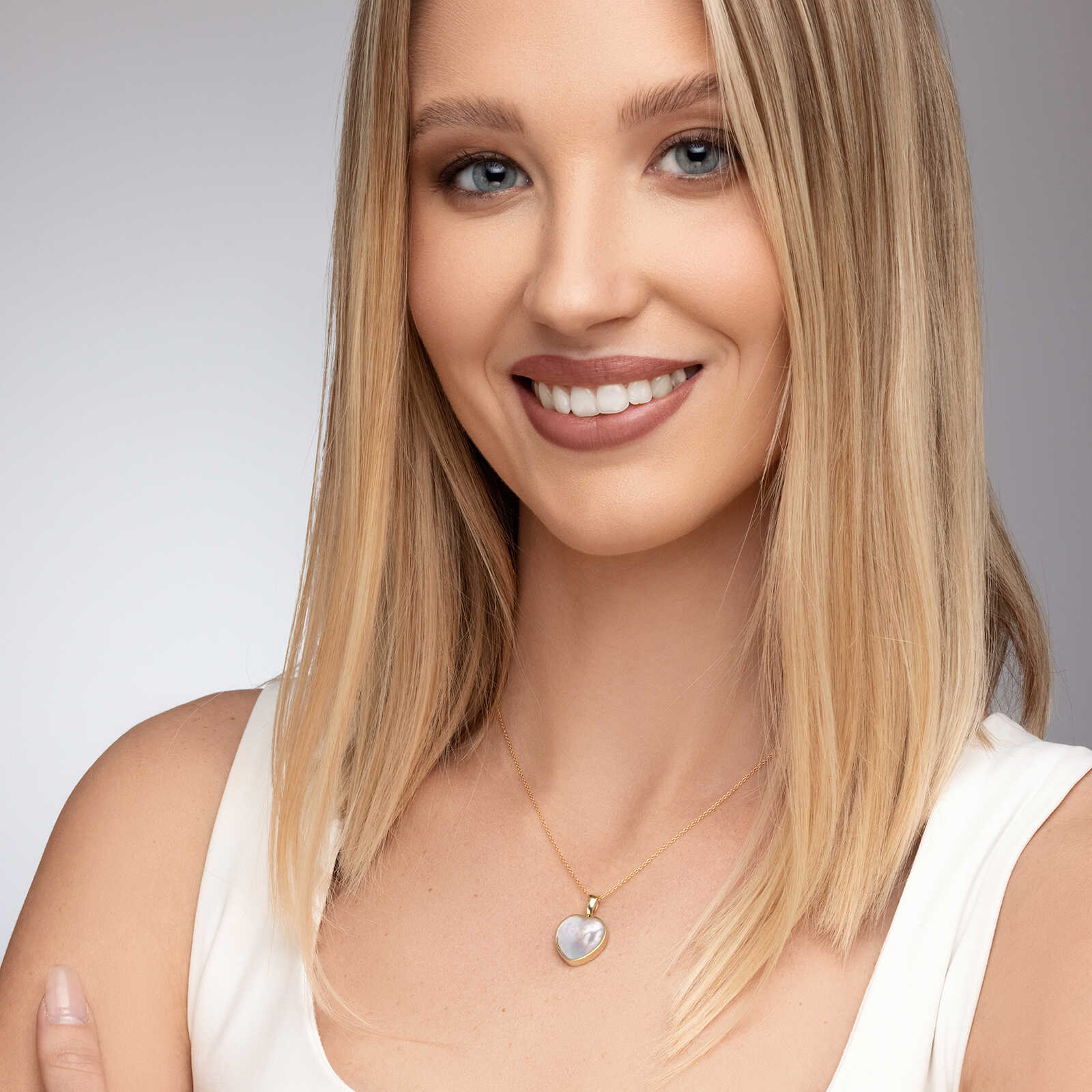 תליון לב זהב בשיבוץ צדף מהפנט