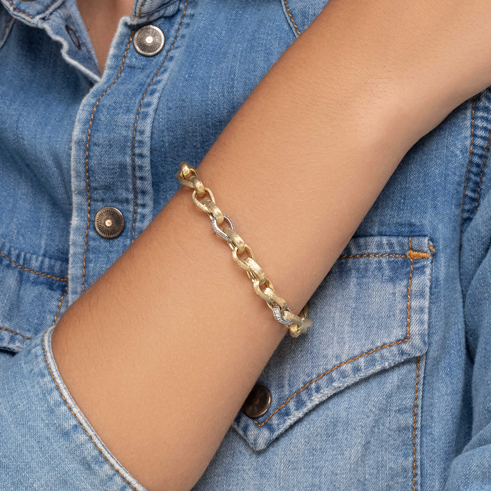 צמיד זהב 18.5 ס"מ עם 3 חוליות משובצות זרקונים