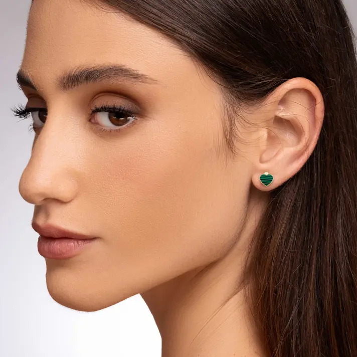 עגילי זהב בצורת לב משובצים אבני מלכית