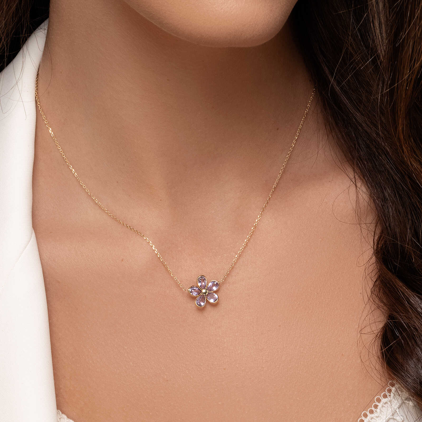 שרשרת לבנדר- עם תליון פרח בשיבוץ אמטיסט